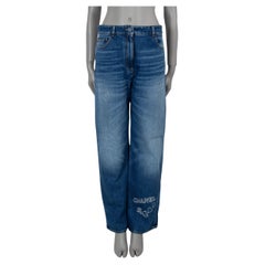 CHANEL Pantalon en jean bleu 24B brodé et délavé 44 L