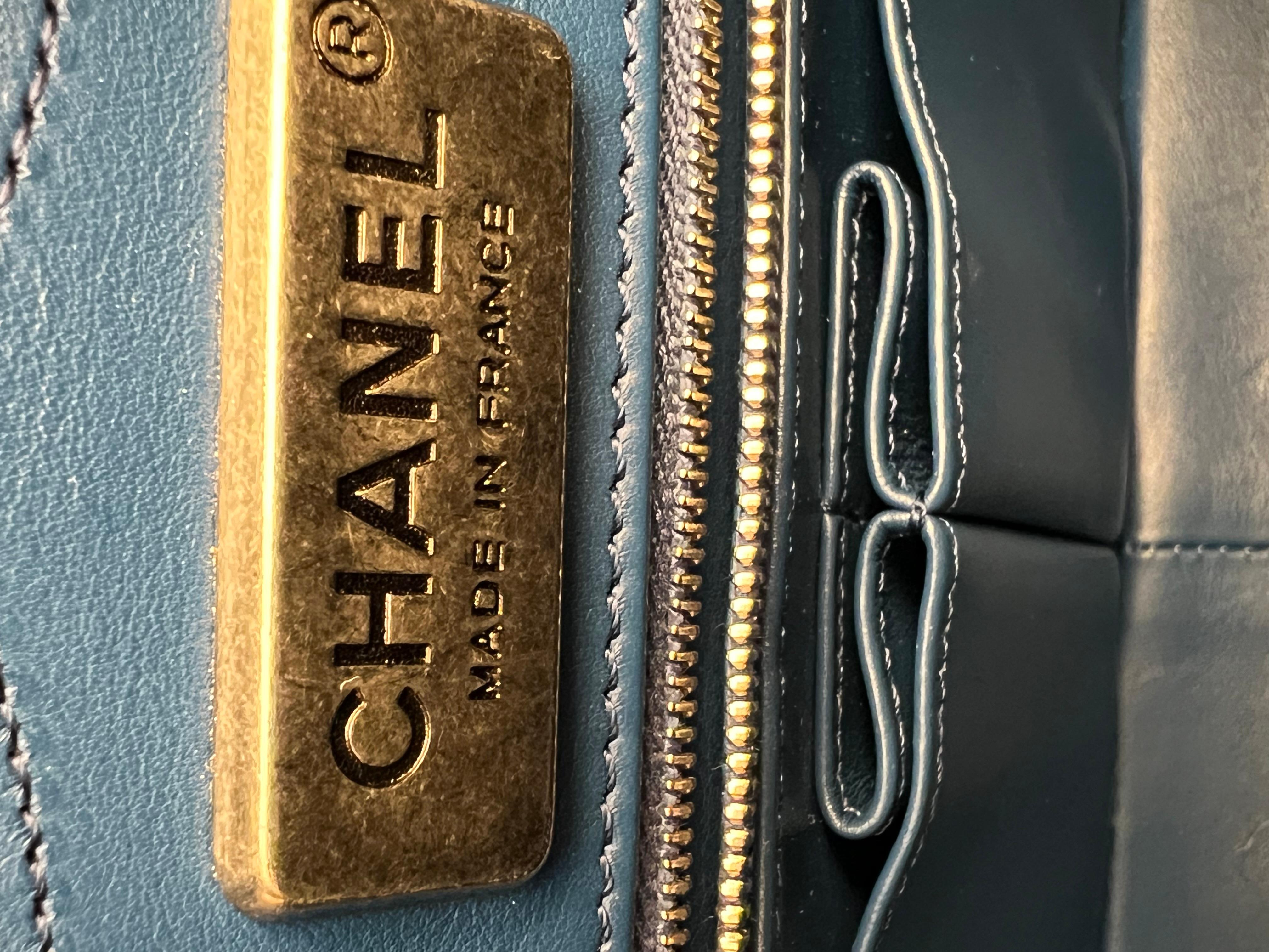 Chanel Blue Shiny Alligator 2.55 Reissue 226 Double Flap Ruthenium Hardware, 2012 year.
The interior is lined in a tonal lambskin leather
Includes dust bag, and box. Bag is in good condition. 
