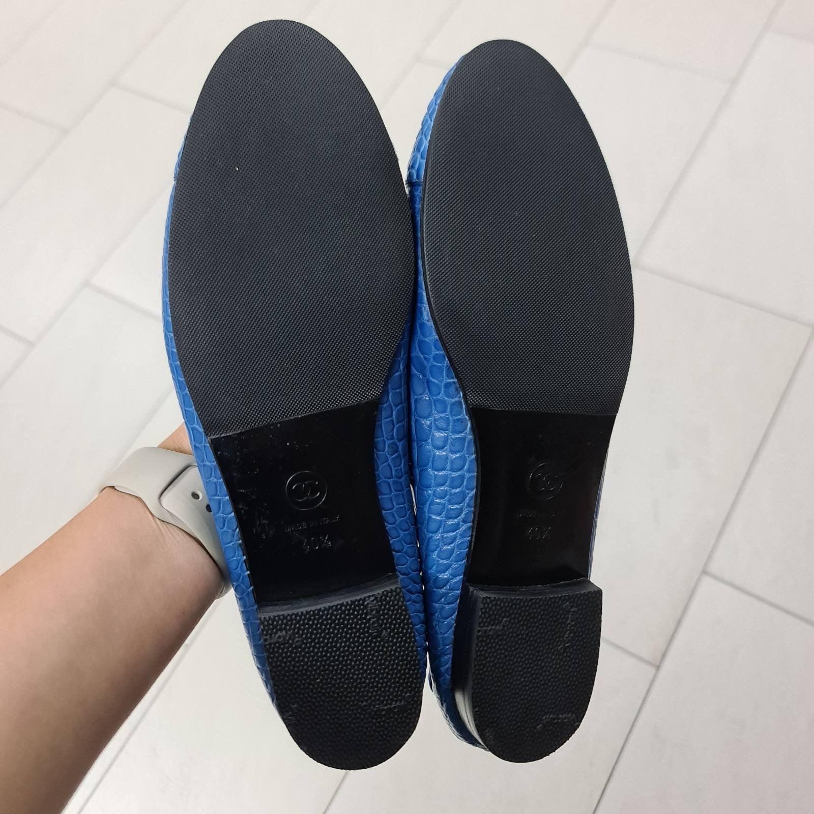 Ballerine Chanel in alligatore blu CC  Sz. 40.5 In condizioni buone in vendita a Krakow, PL