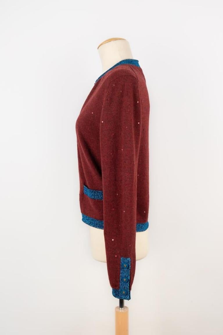Chanel - (Made in United Kingdom) Blue and burgundy cashmere twin set. Size 42FR. 1996 Fall-Winter Collection under the direction of Karl Lagerfeld.

Additional information:
Condition: Very good condition
Dimensions: Cardigan: Shoulder width: 40 cm