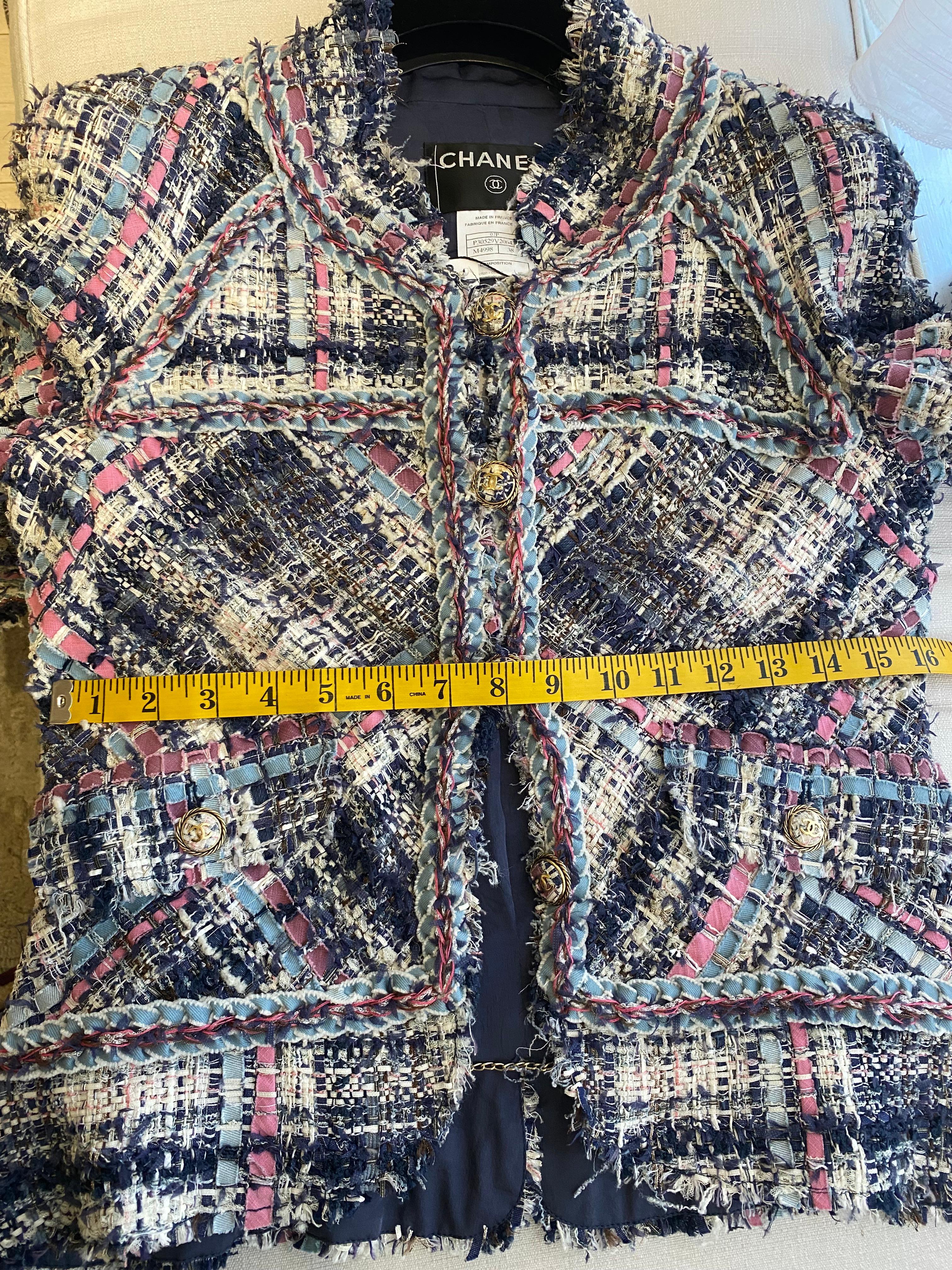 Giacca Boucle con nastri blu e rosa di Chanel in vendita 5