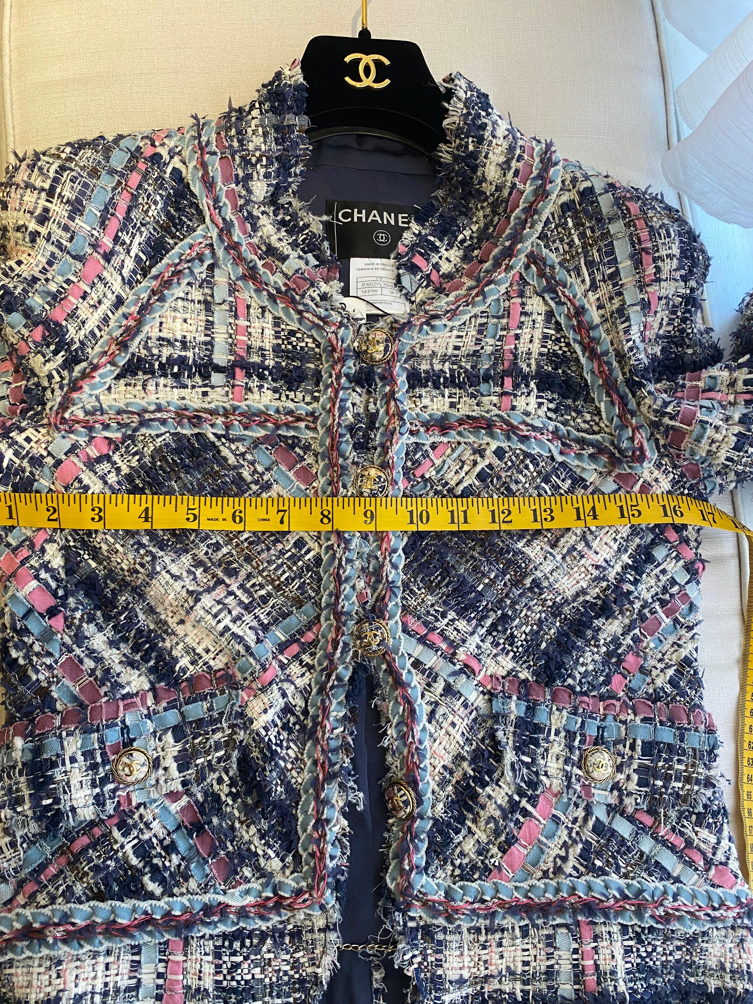 Giacca Boucle con nastri blu e rosa di Chanel in vendita 6