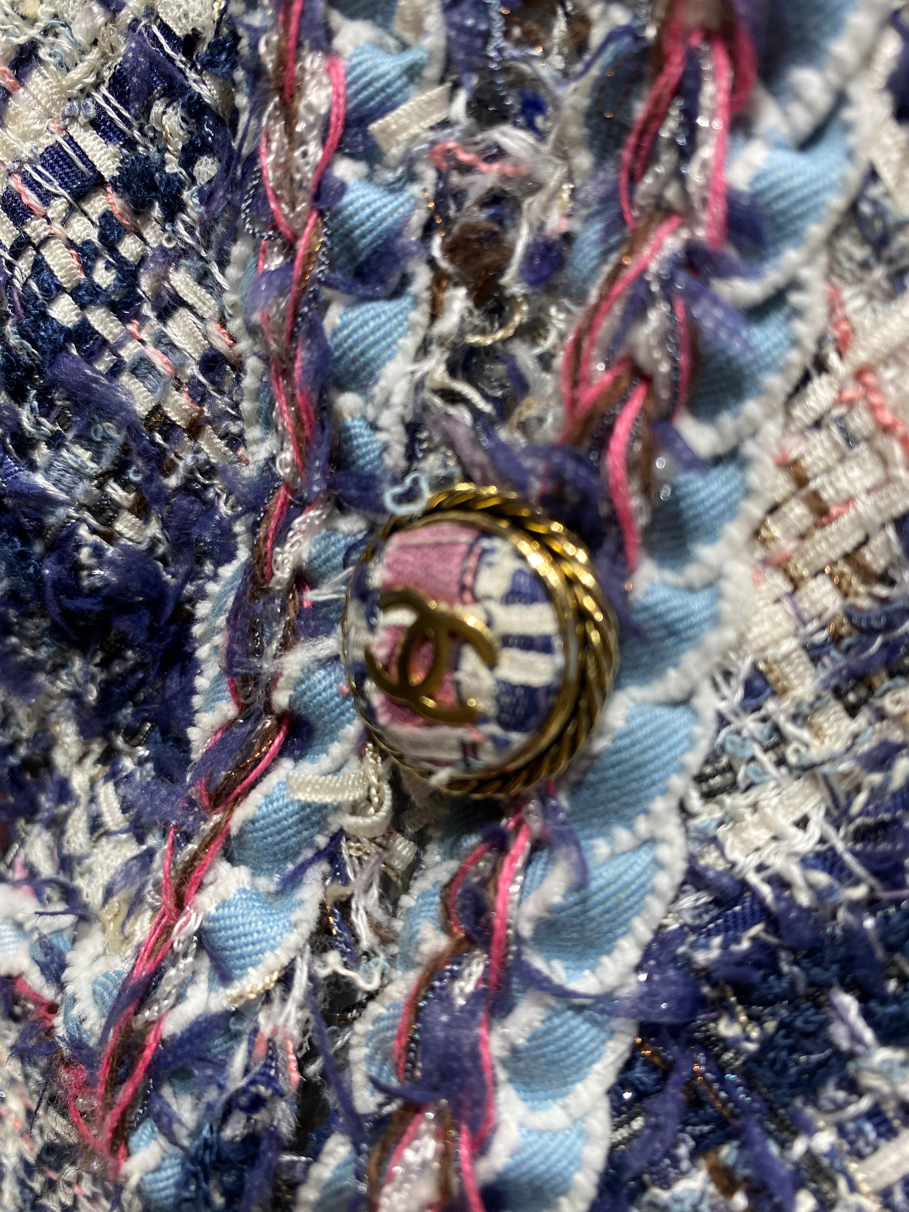 Giacca Boucle con nastri blu e rosa di Chanel in vendita 3