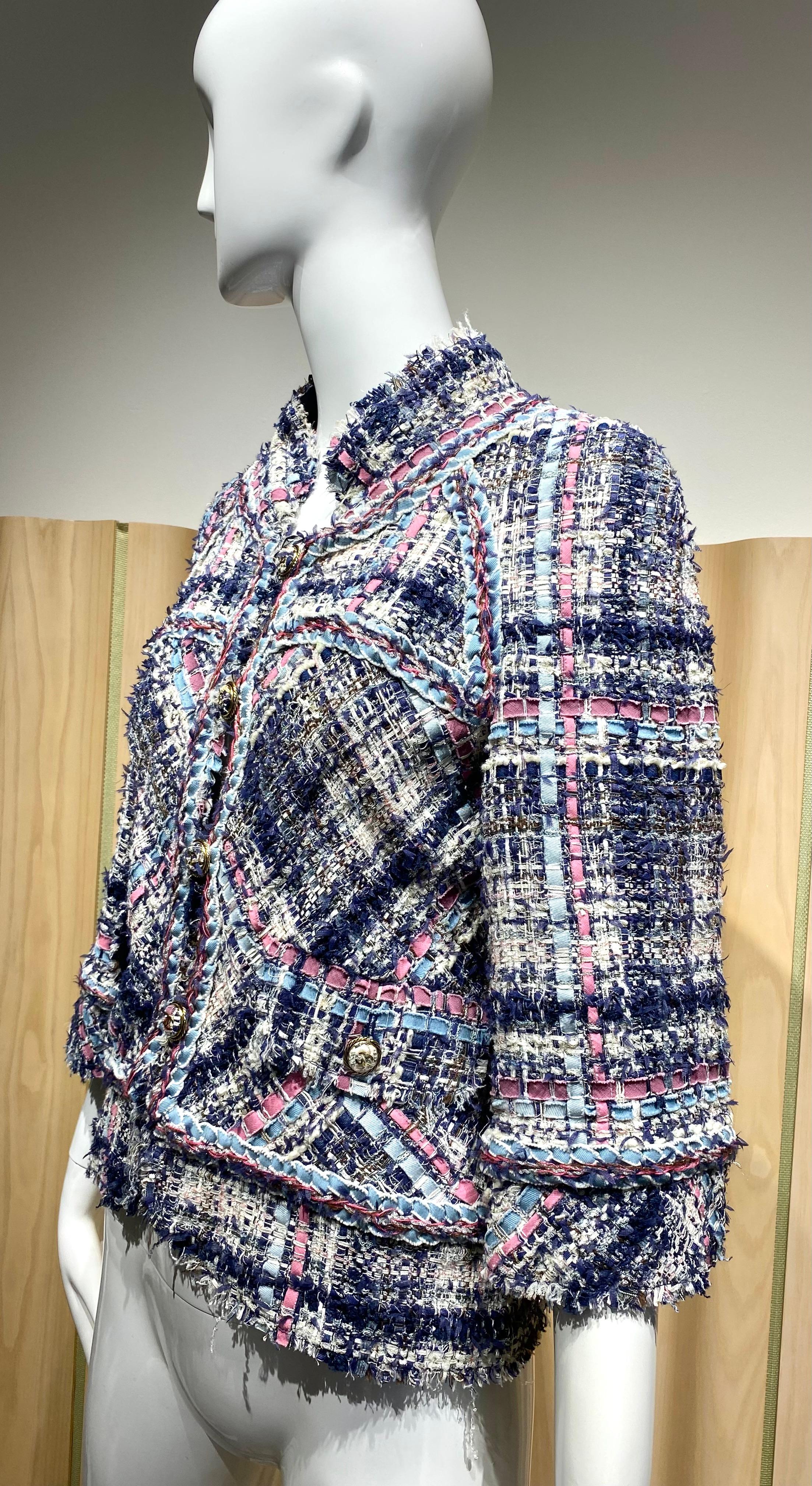 Giacca Boucle con nastri blu e rosa di Chanel in vendita 4