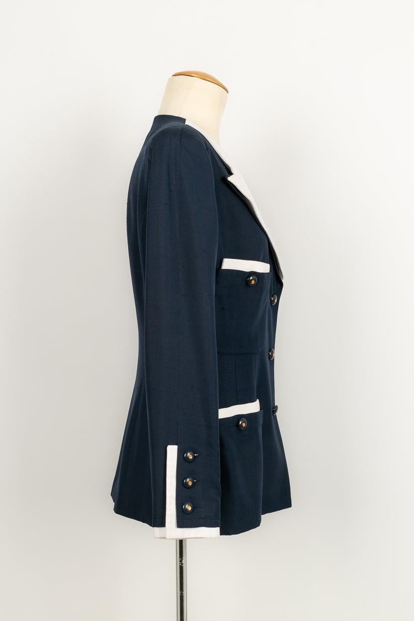 Chanel Blue and White Jacket in Wild Silk In Excellent Condition For Sale In SAINT-OUEN-SUR-SEINE, FR