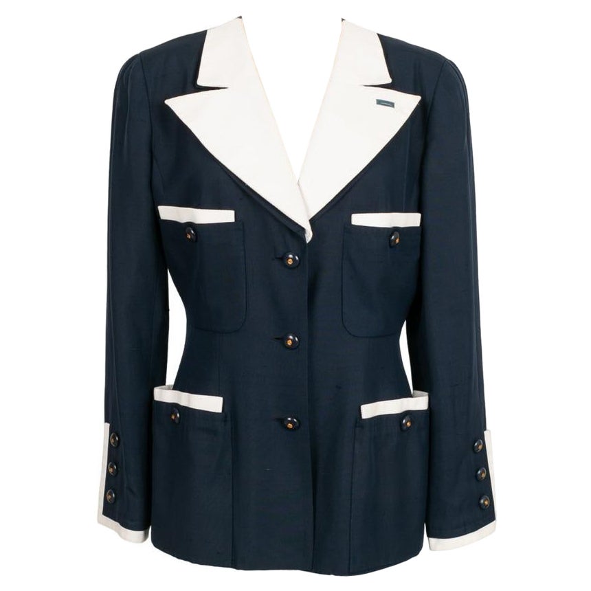 Giacca Chanel blu e bianca in seta selvaggia