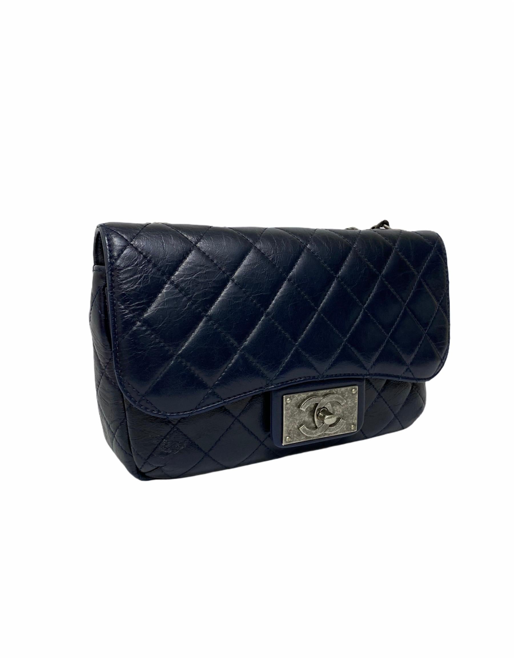 Chanel designer bag made of blue leather with silver hardware. 
It has an interlocking closure with classic CC logo (slightly scratched), internally quite large.
Equipped with a sliding leather and chain shoulder strap, which allows you to wear it