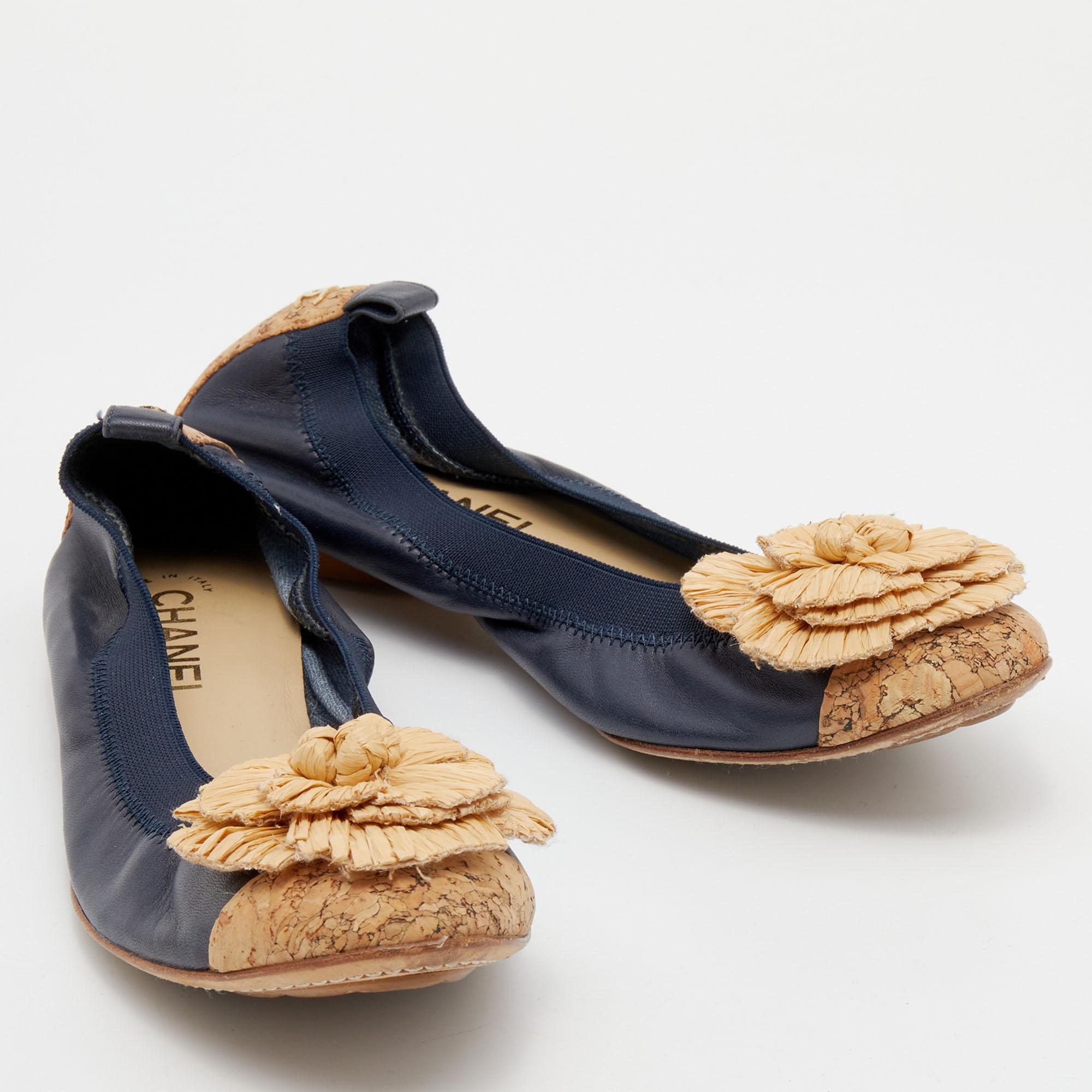 Black Chanel Blue/Beige Leather And Raffia Camellia Ballet Flats Size 39
