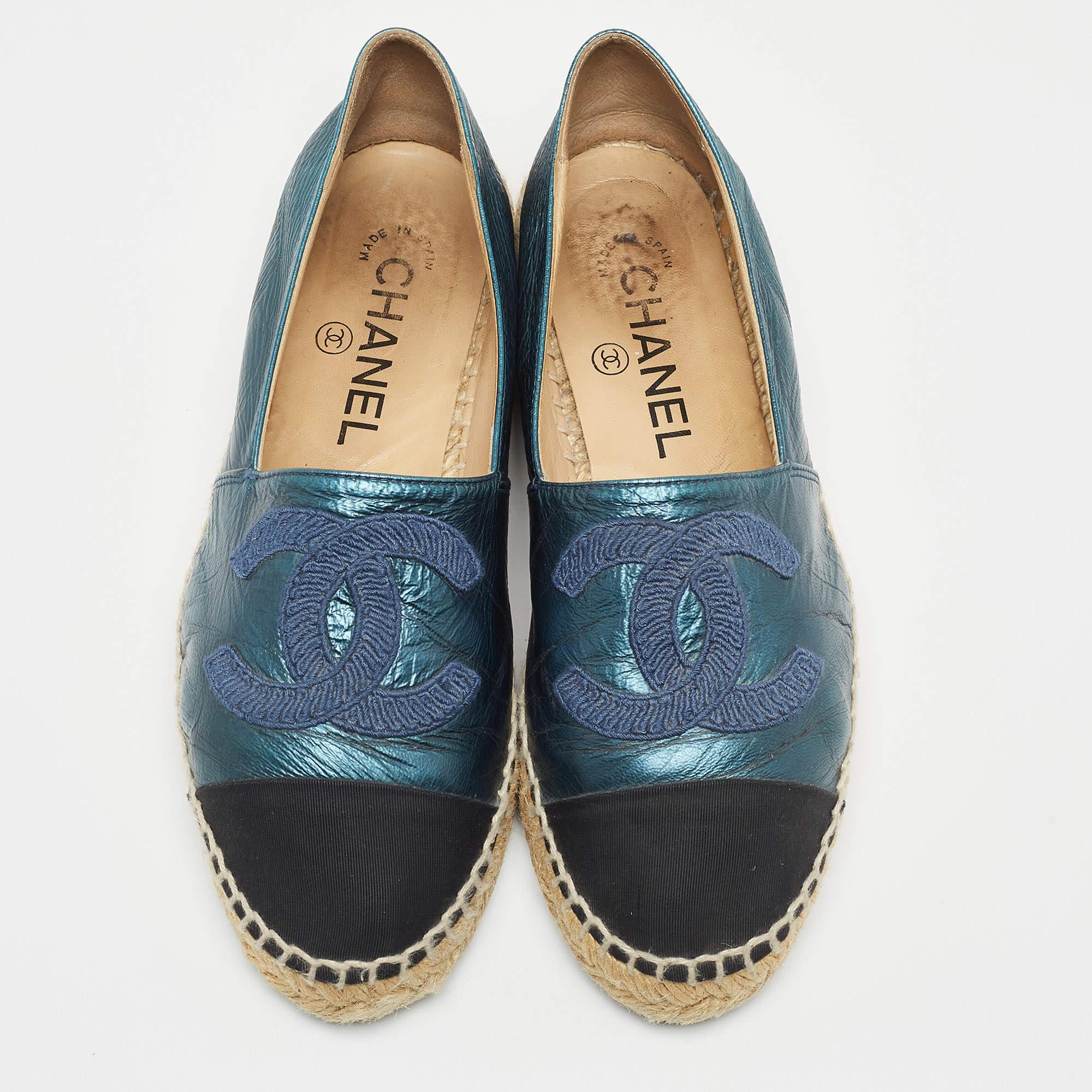 Let this comfortable pair be your first choice when you're out for a long day. These Chanel espadrilles have well-sewn uppers beautifully set on durable soles.

