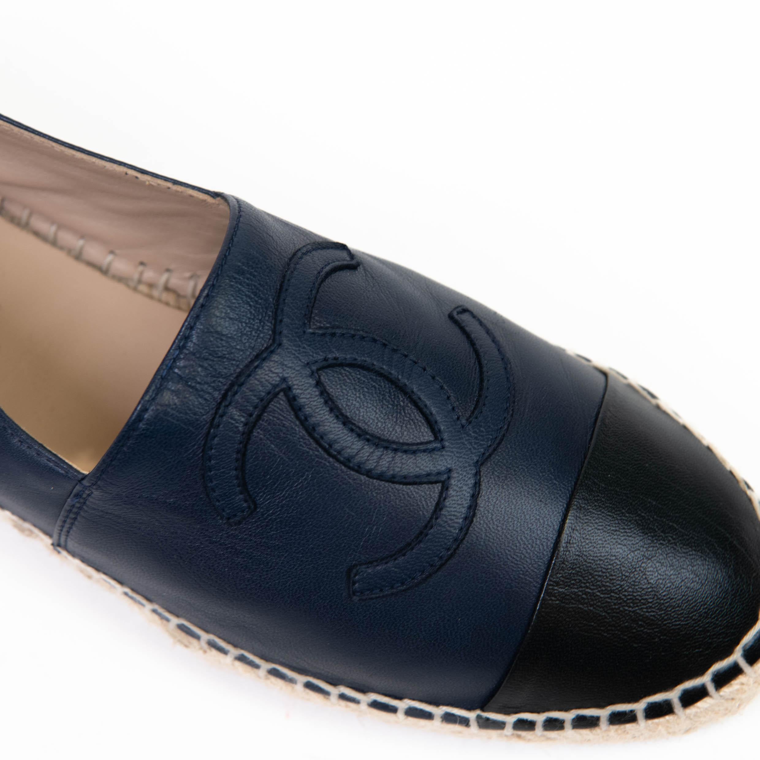100% Authentic

A perfect blend of luxury, style, and comfort, these designer flats are made using quality materials and frame your feet in the most elegant way. They can be paired with a host of outfits from your wardrobe.

Very Good Condition-