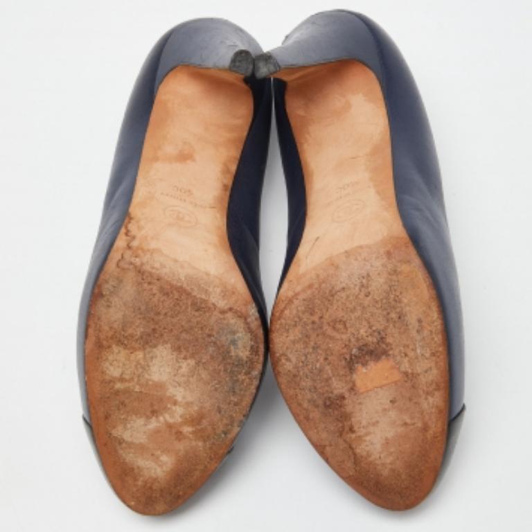 Chanel Blau/Schwarz Leder CC Cap Toe Pumps Größe 40 3