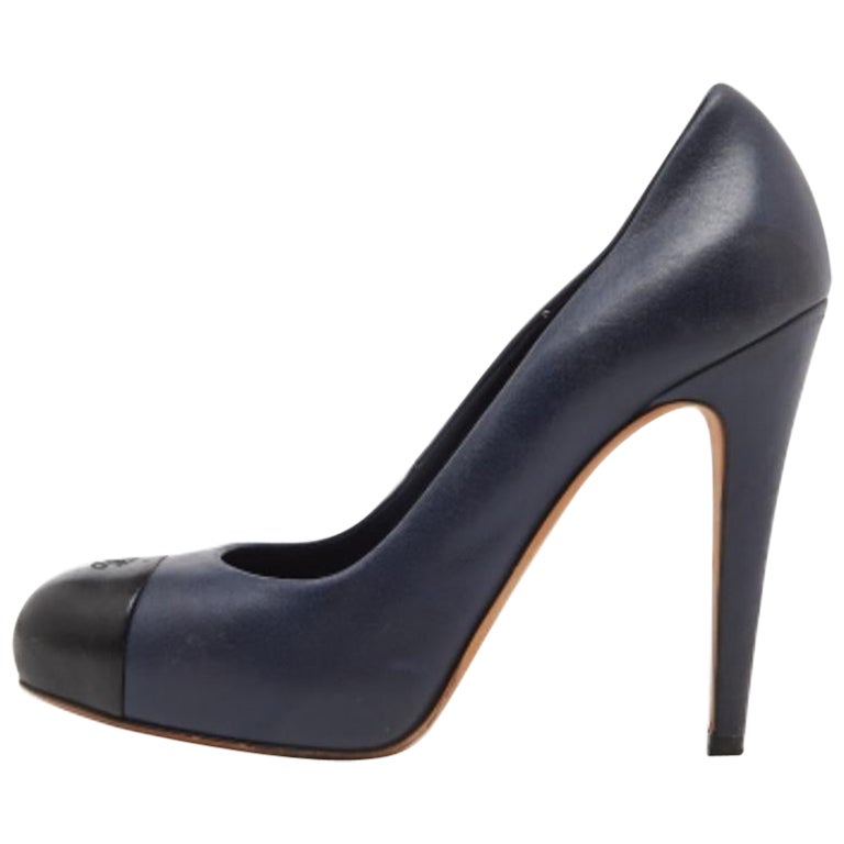 Chanel Blau/Schwarz Leder CC Cap Toe Pumps Größe 40