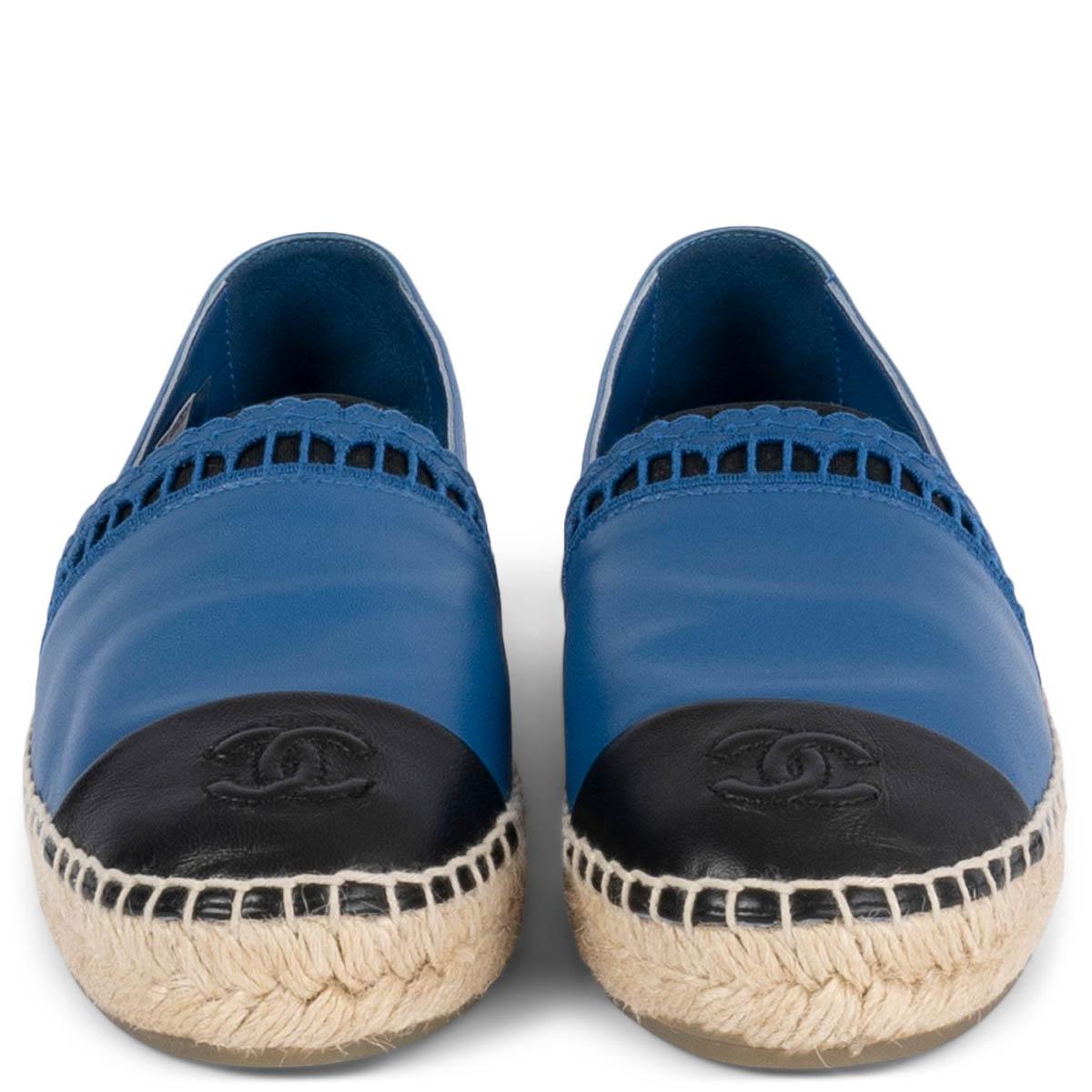 100% authentic Chanel CC Espadrilles in blue and black lambskin and a classic beige raffia and rubber sole. The design features a scalloped cut-out edge and black elastic band. Have been worn and are in excellent condition. 

2019