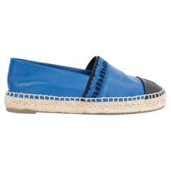 CHANEL Espadrilles flache Schuhe aus blauem und schwarzem Leder 37