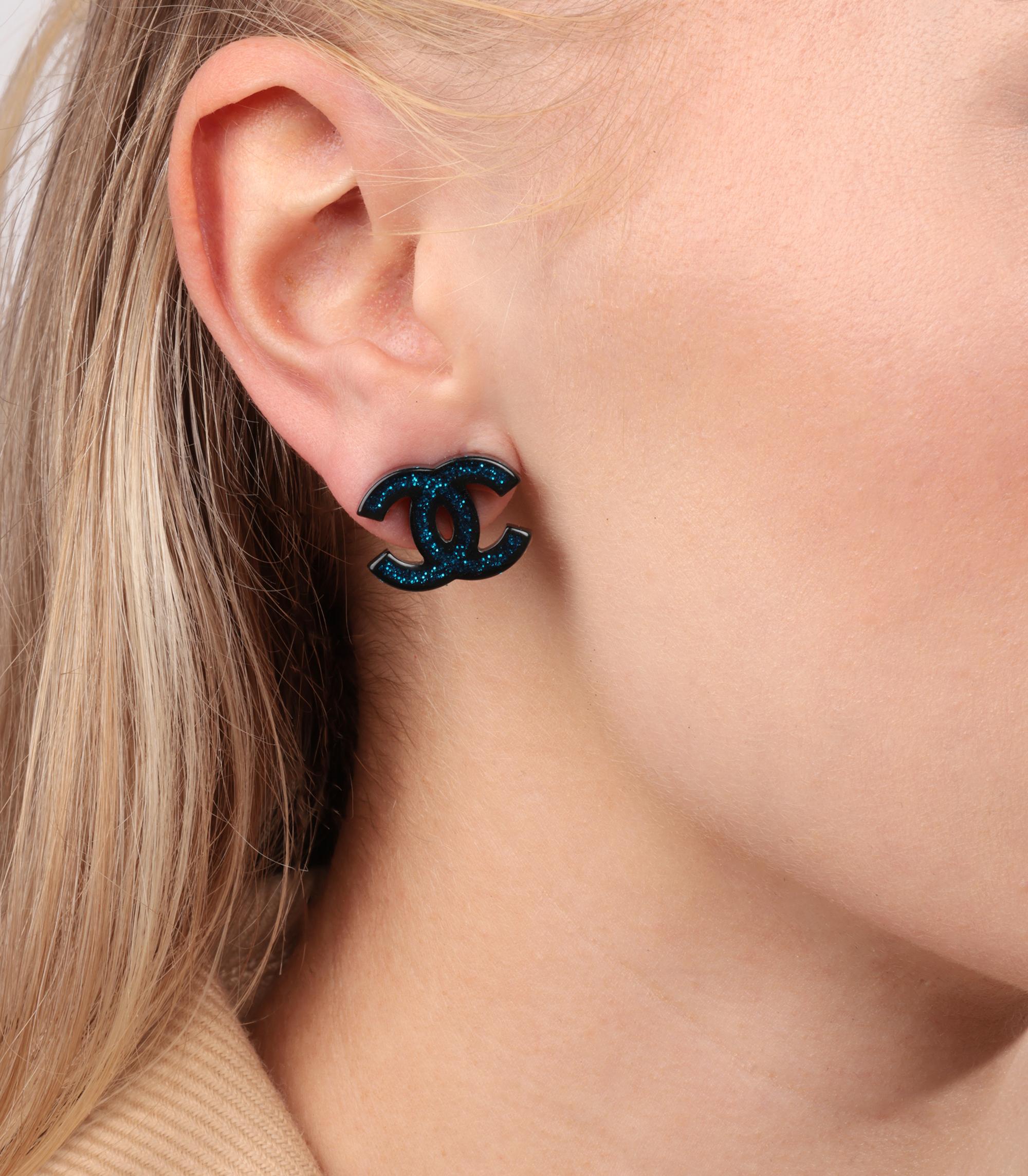 Chanel Blue & Black Resin CC Stud Earrings

Brand- Chanel
Model- CC Stud Earrings
Product Type- Earrings
Serial Number- *
Age- Circa 2017
Accompanied By- Chanel Box, Dust Bag
Material(s)- Resin

Earring Length- 1.4cm
Earring Width- 2cm
Earring Back-