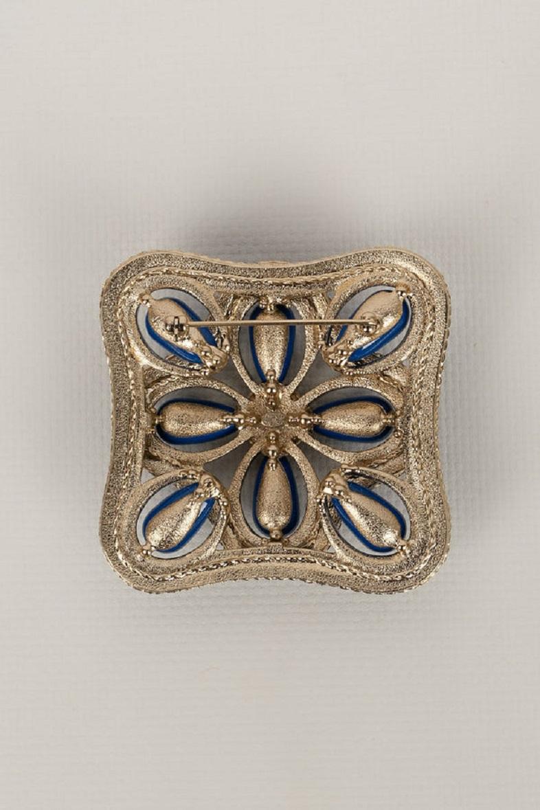 Chanel Blue Brooch in Metal, Rhinestone and Glass Paste Brooch In Excellent Condition In SAINT-OUEN-SUR-SEINE, FR