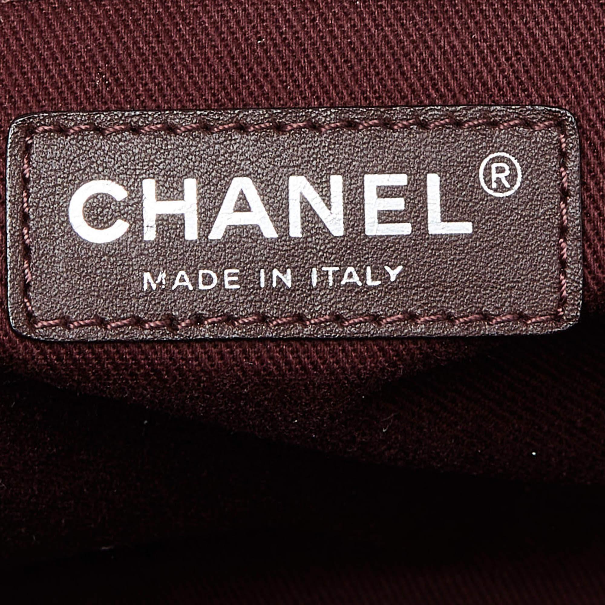 Chanel - Sac mixte matelassé bleu/burgundy en vente 5