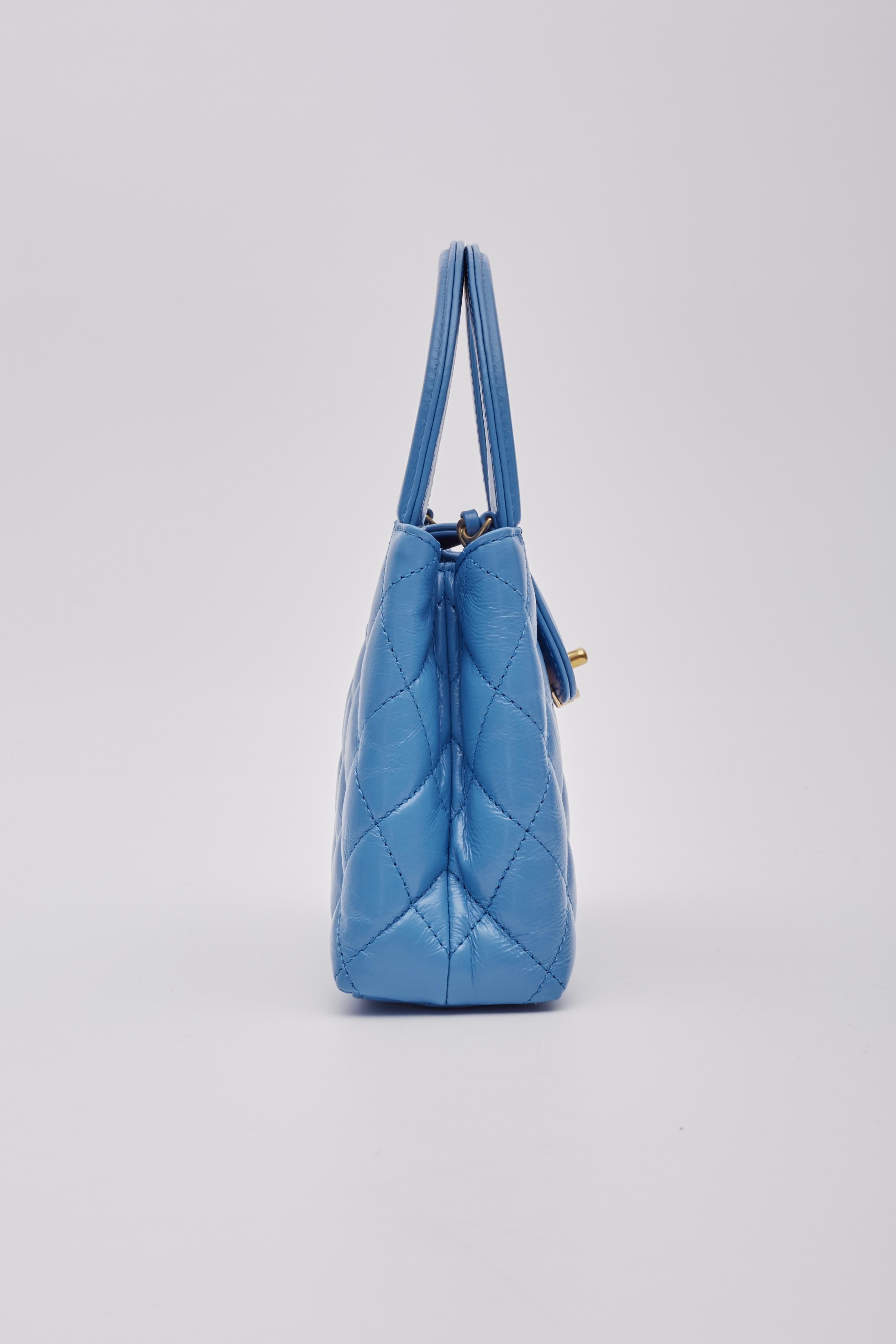 Mini sac Kelly shopping Chanel en veau bleu en vente 1