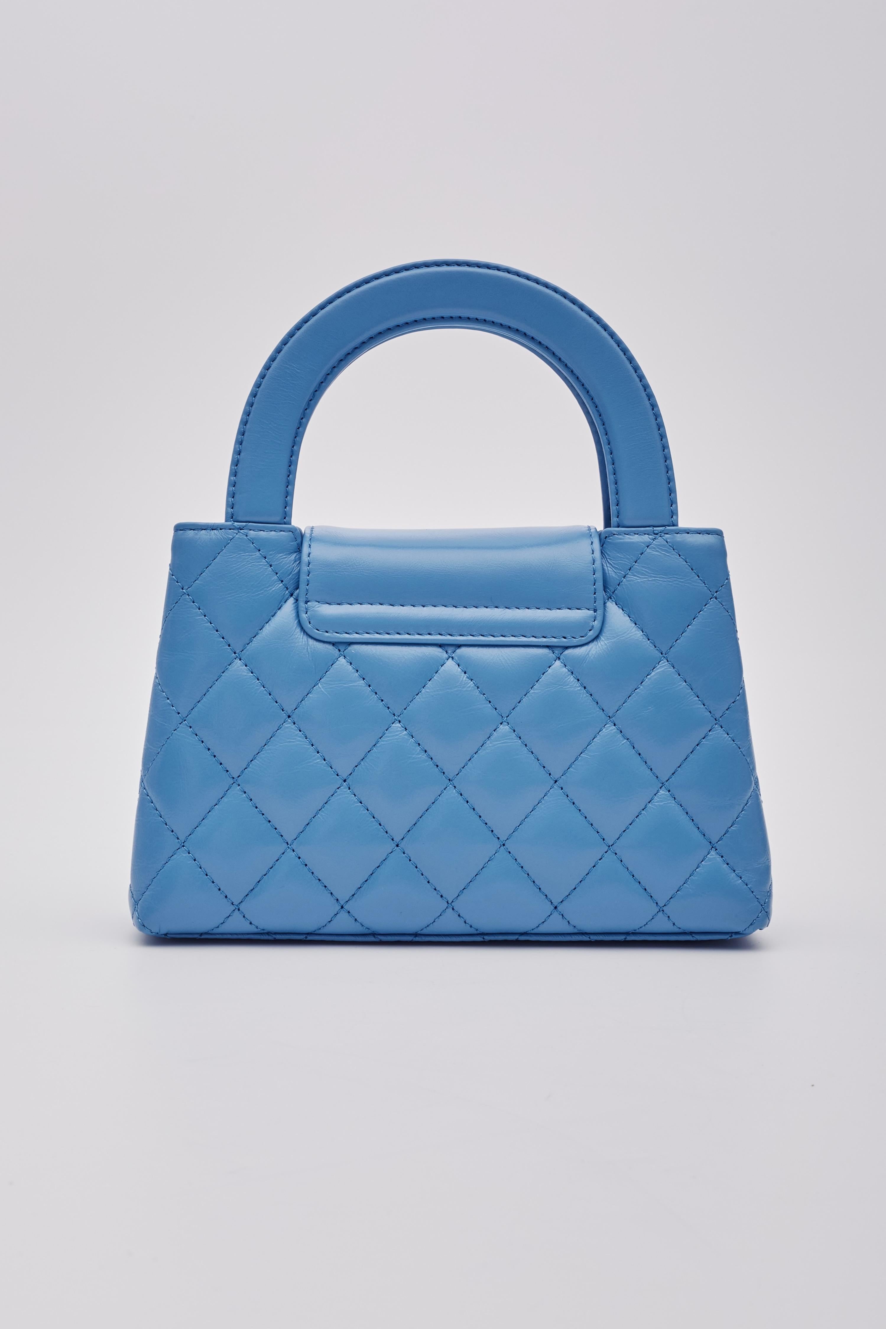 Mini sac Kelly shopping Chanel en veau bleu en vente 2
