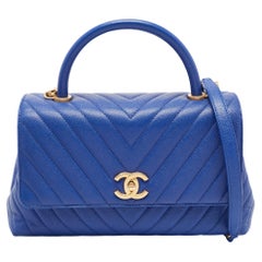 Borsa Coco Chanel a manico superiore medio in pelle blu caviale
