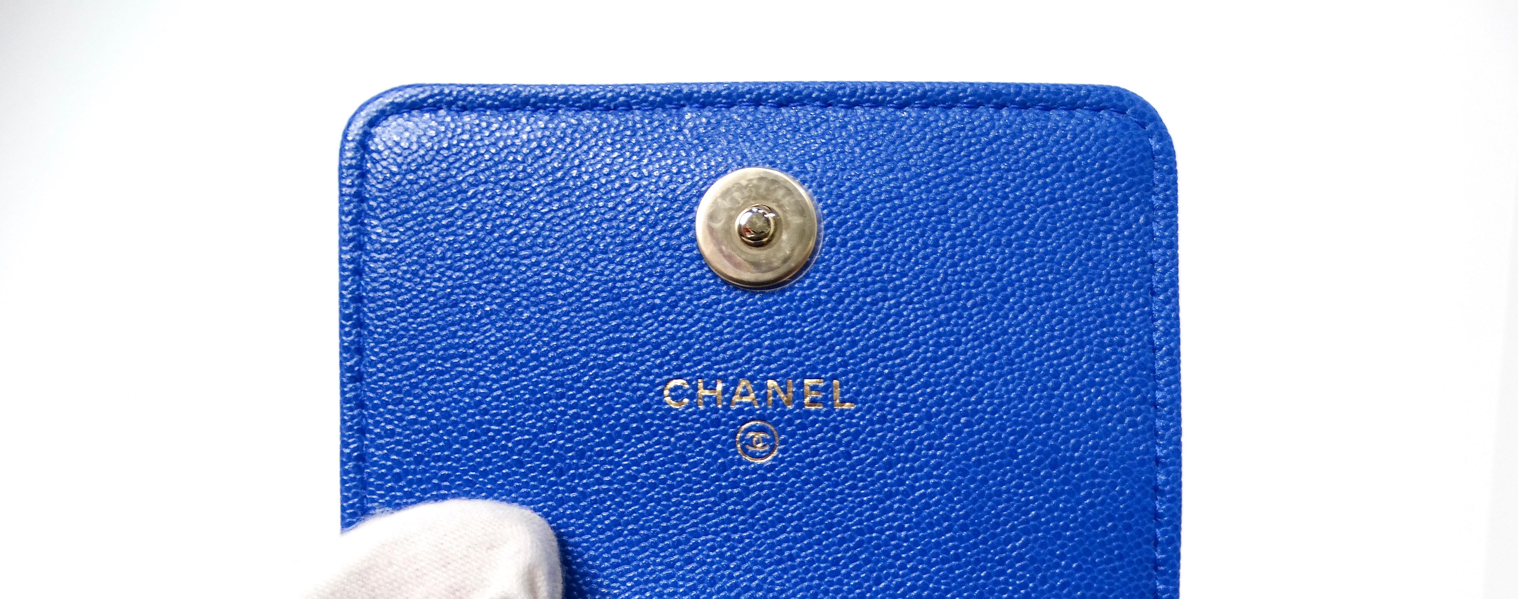 Chanel Blue Caviar Leather Phone & AirPods Pro Case With Chain 2022 For Sale 6