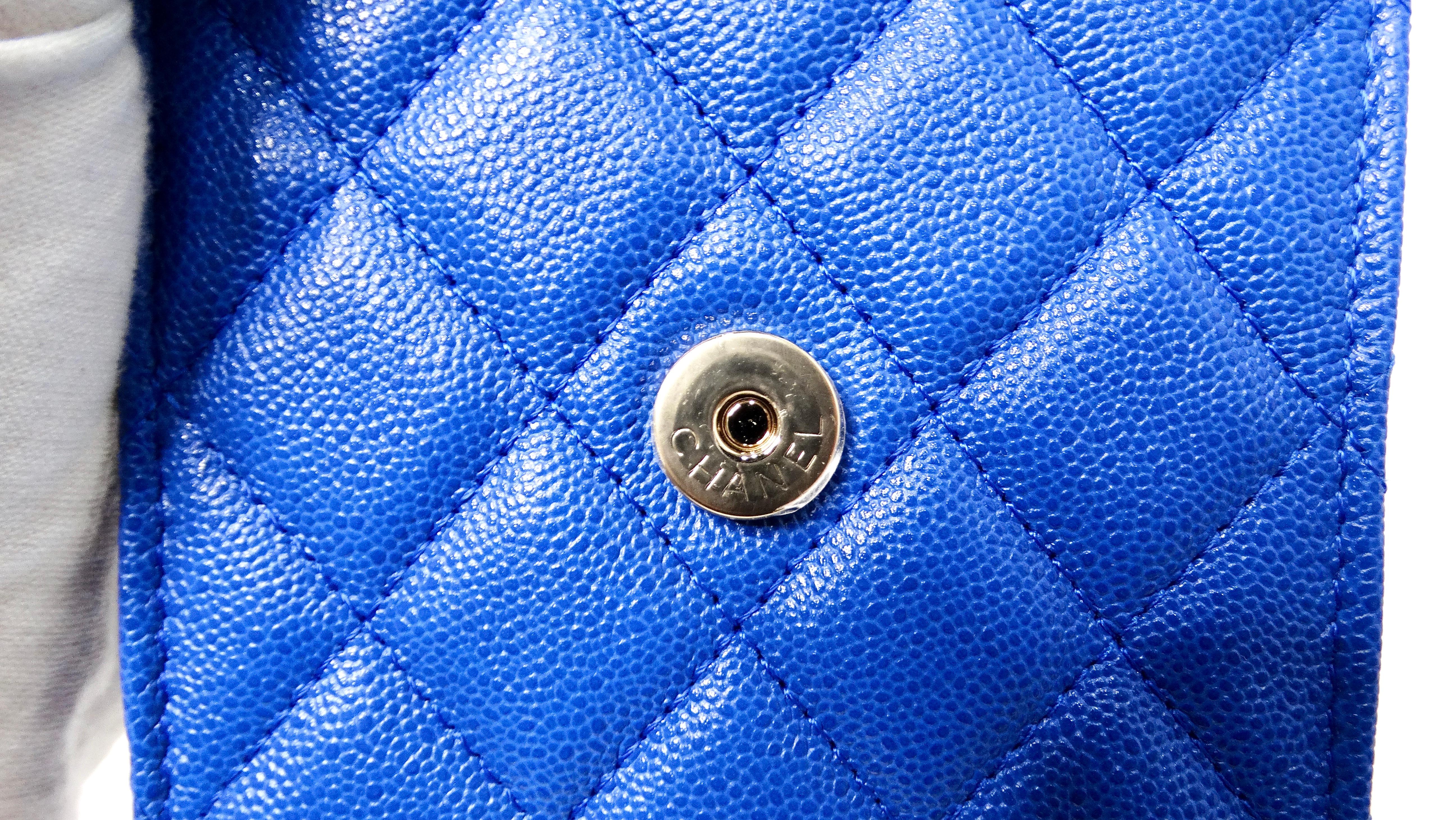 Chanel Blue Caviar Leather Phone & AirPods Pro Case With Chain 2022 For Sale 7