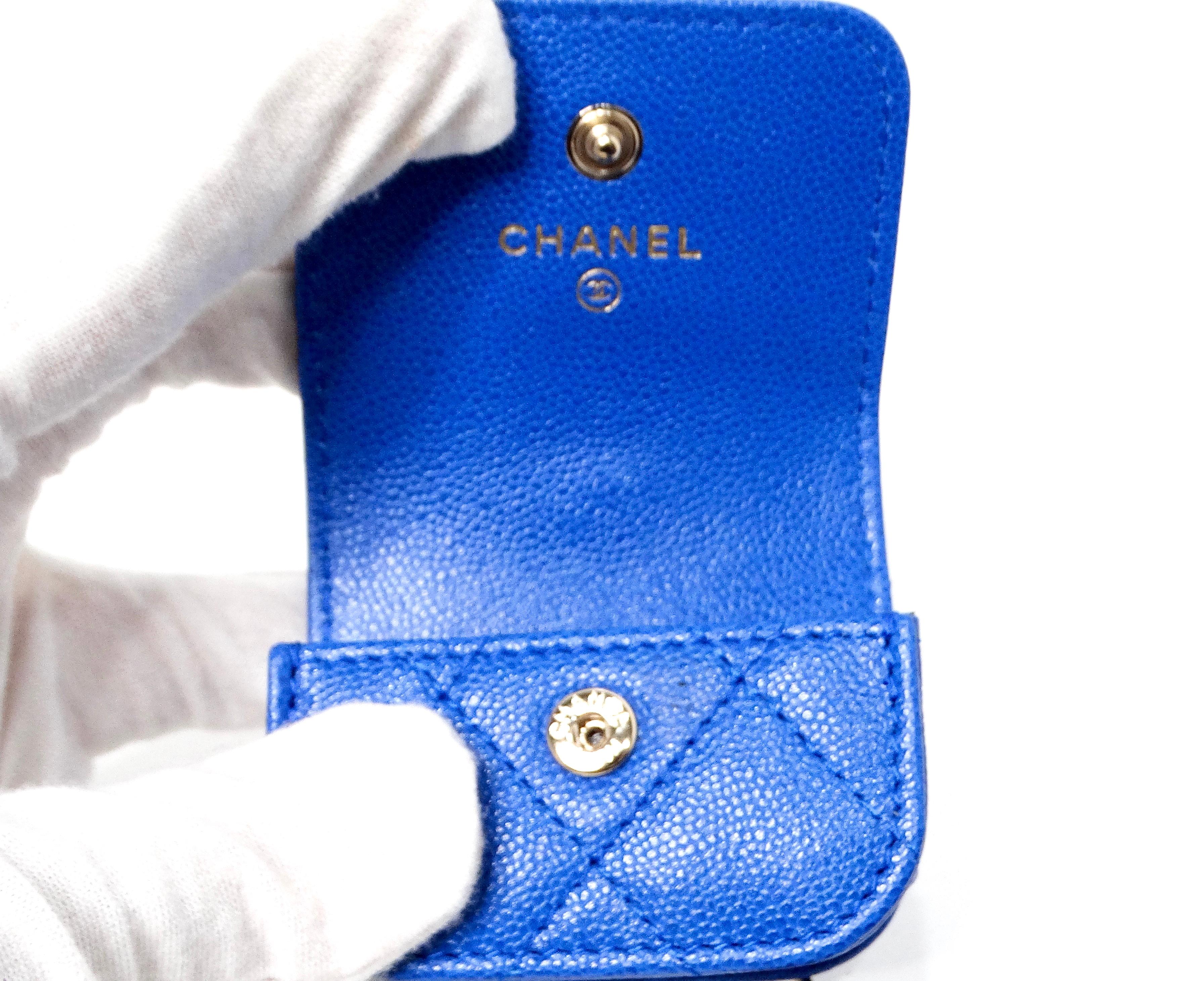 Chanel Blue Caviar Leather Phone & AirPods Pro Case With Chain 2022 For Sale 10