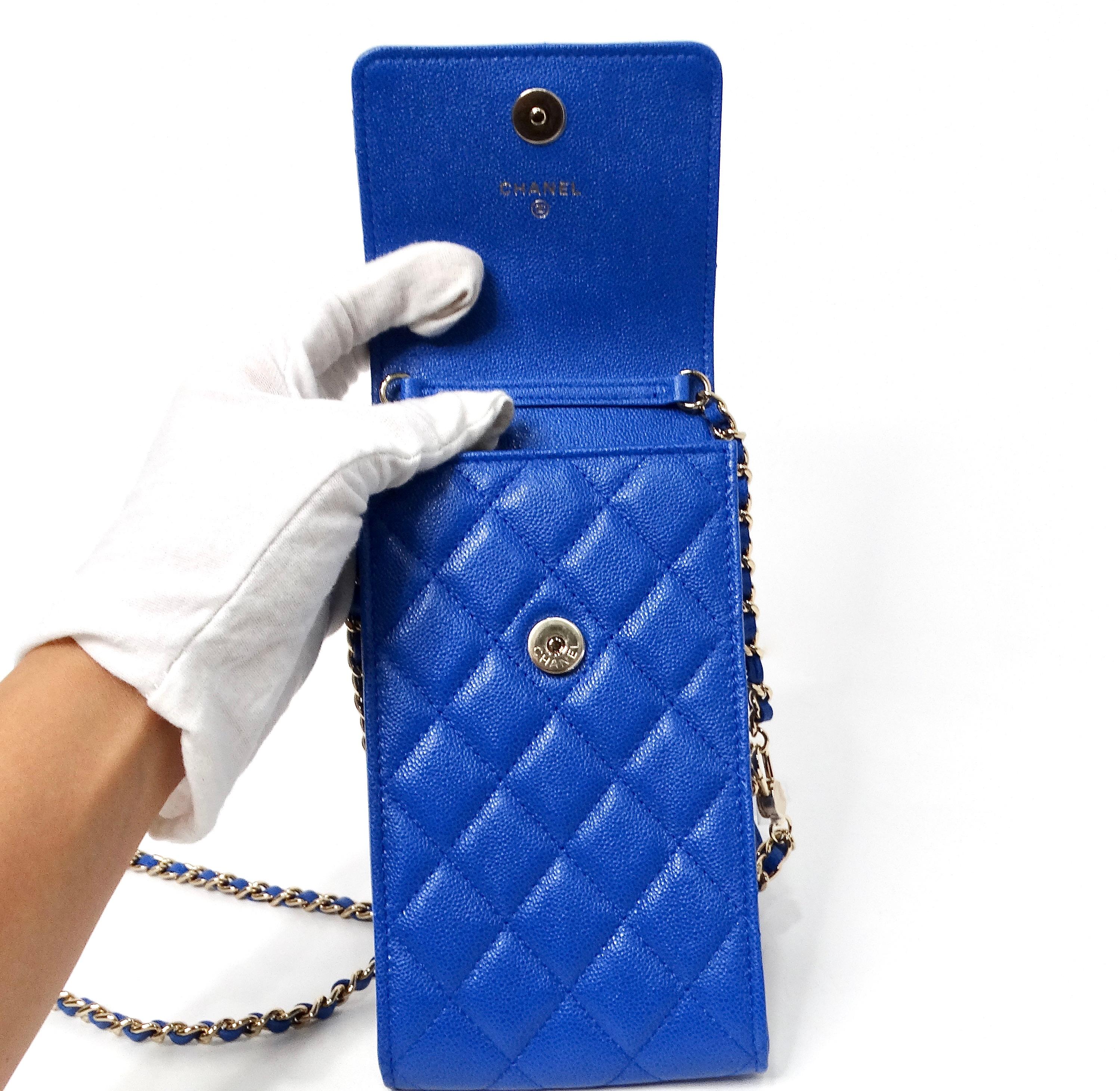 Chanel Blue Caviar Leather Phone & AirPods Pro Case With Chain 2022 For Sale 5