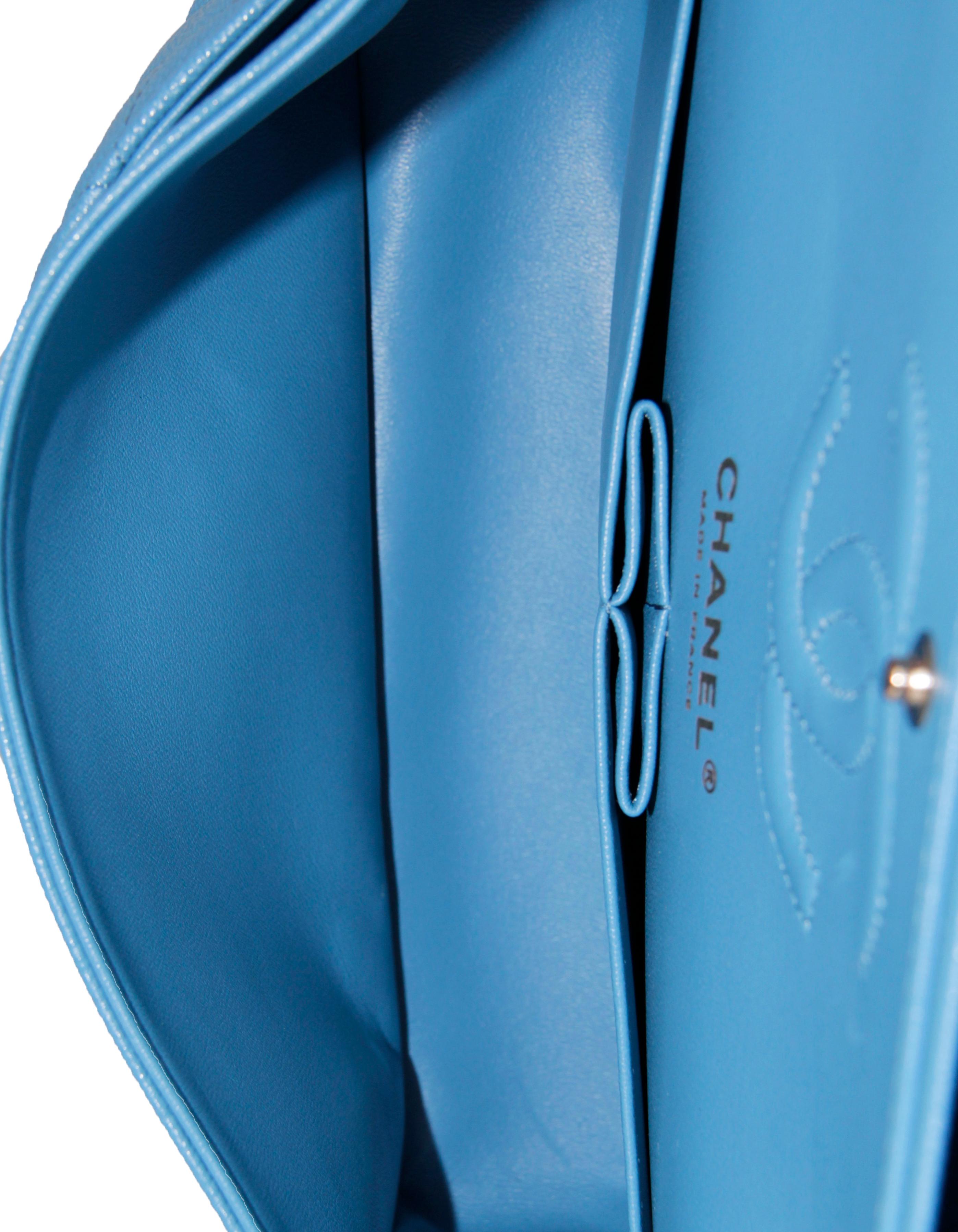 Chanel Blau Kaviar Leder Gesteppte Kleine Doppelte Klappe Klassische Tasche  im Zustand „Hervorragend“ im Angebot in New York, NY