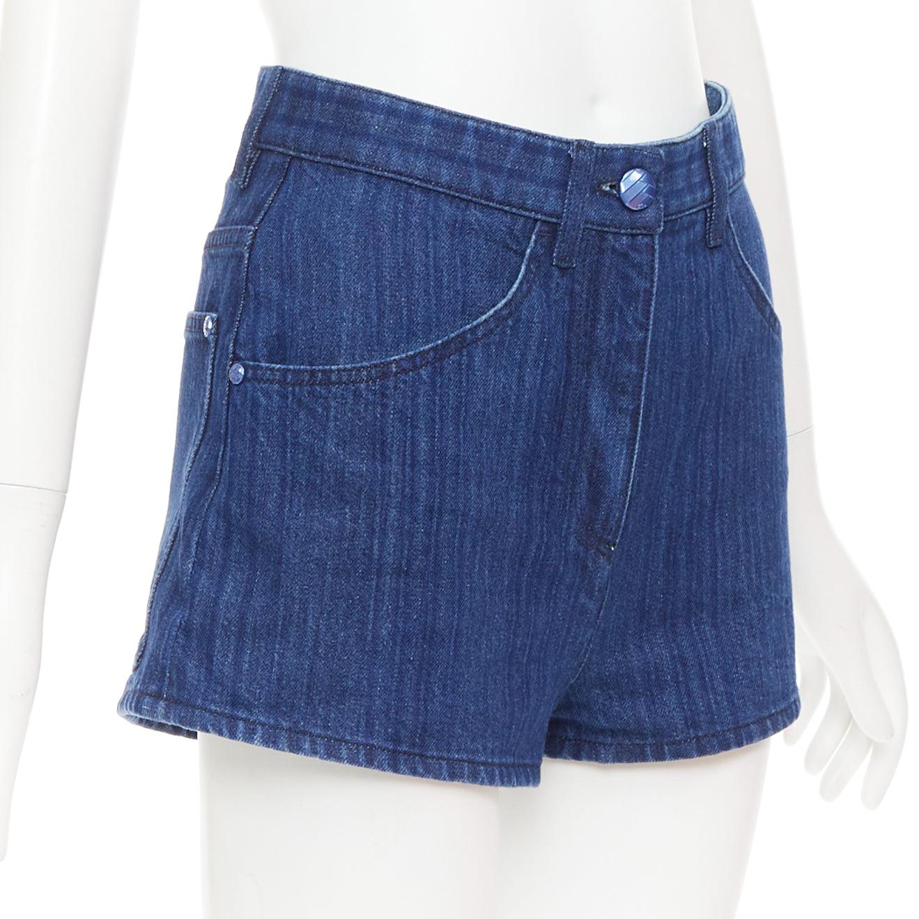 CHANEL azul CC logo tejida trompe loeil denim pantalones cortos de talle alto FR34 XS Azul en venta