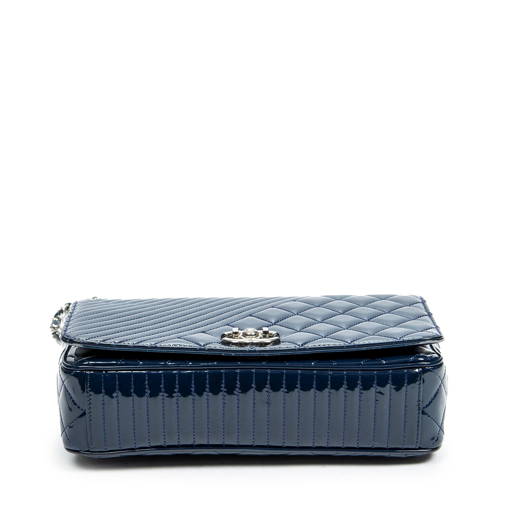 Women's or Men's Chanel 2016 Blue CC Medium Coco Flap Bag For Sale