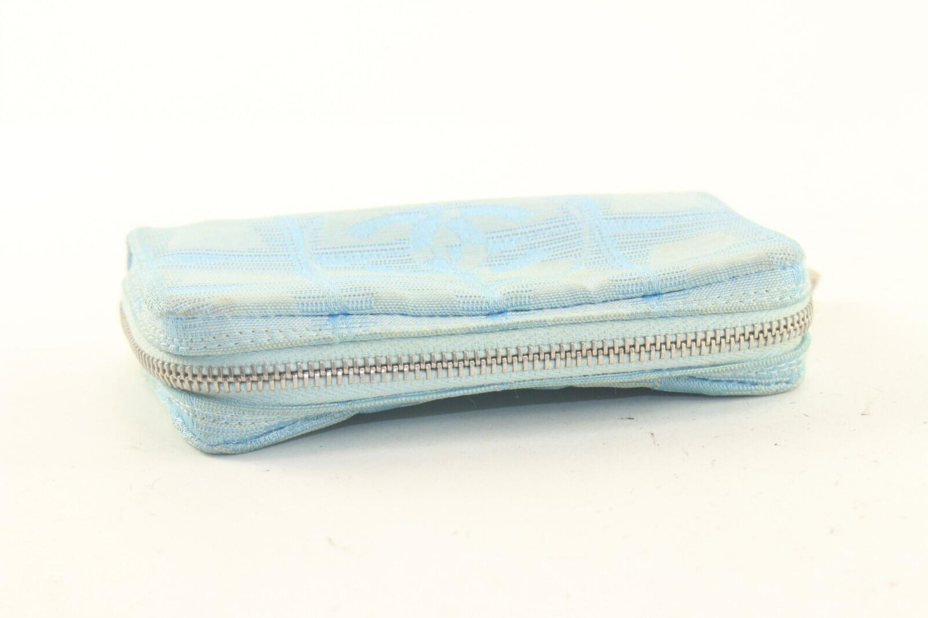 Chanel Blue CC Zip Pouch 3CC712K In Good Condition For Sale In Dix hills, NY