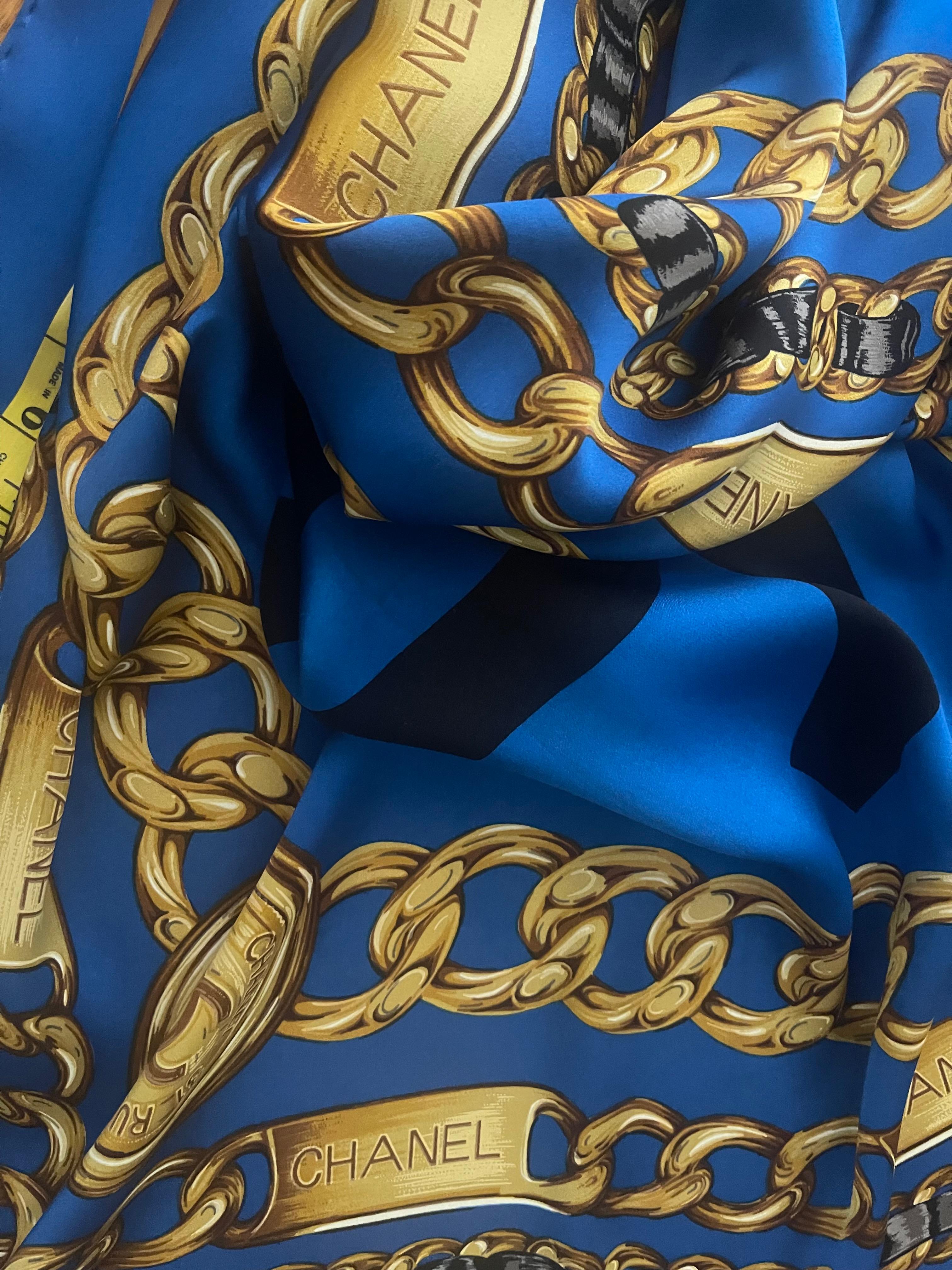 Sciarpa di seta a catena blu Chanel in vendita 6