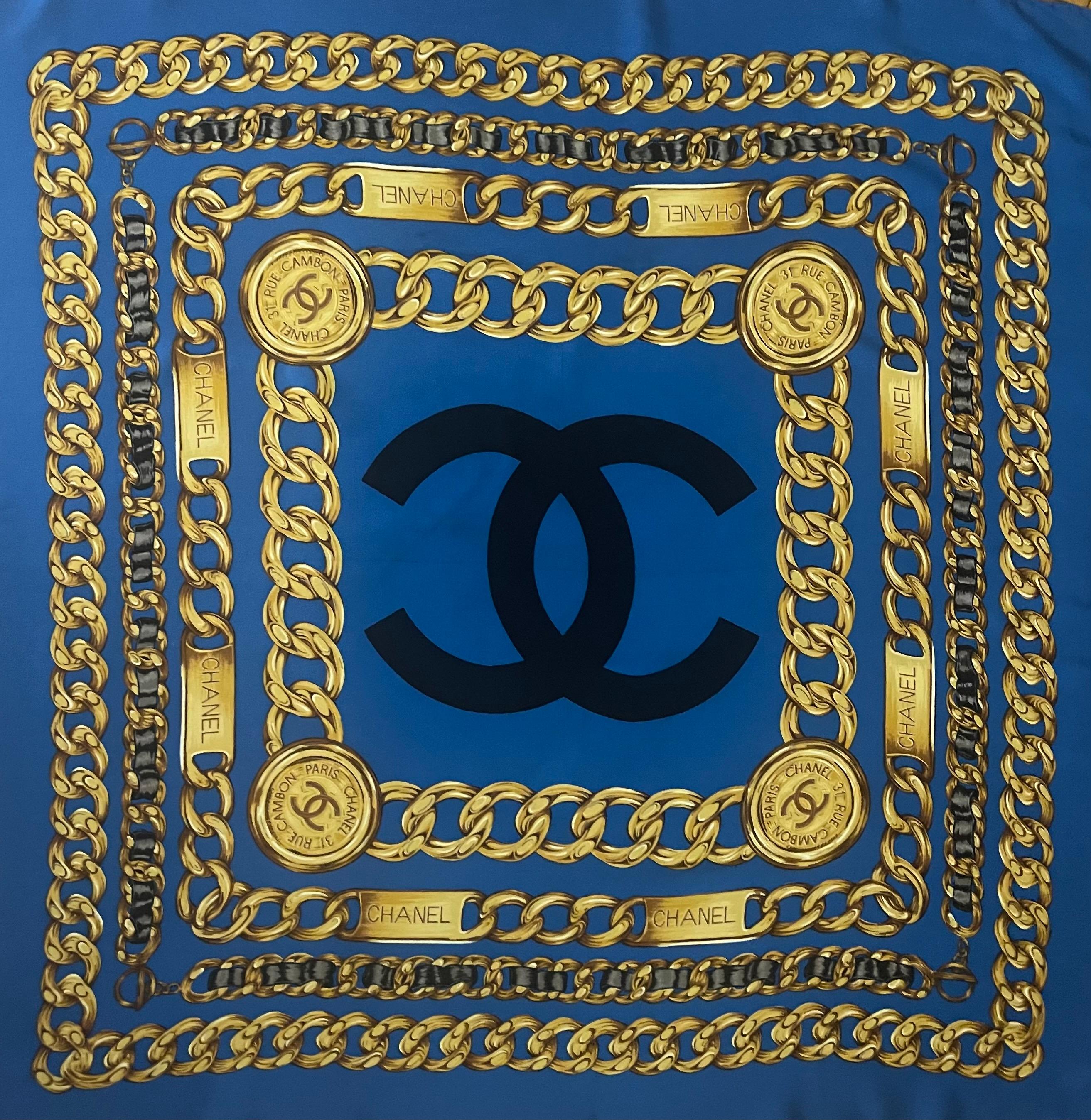 Sciarpa di seta a catena blu Chanel In condizioni buone in vendita a Palm Beach, FL