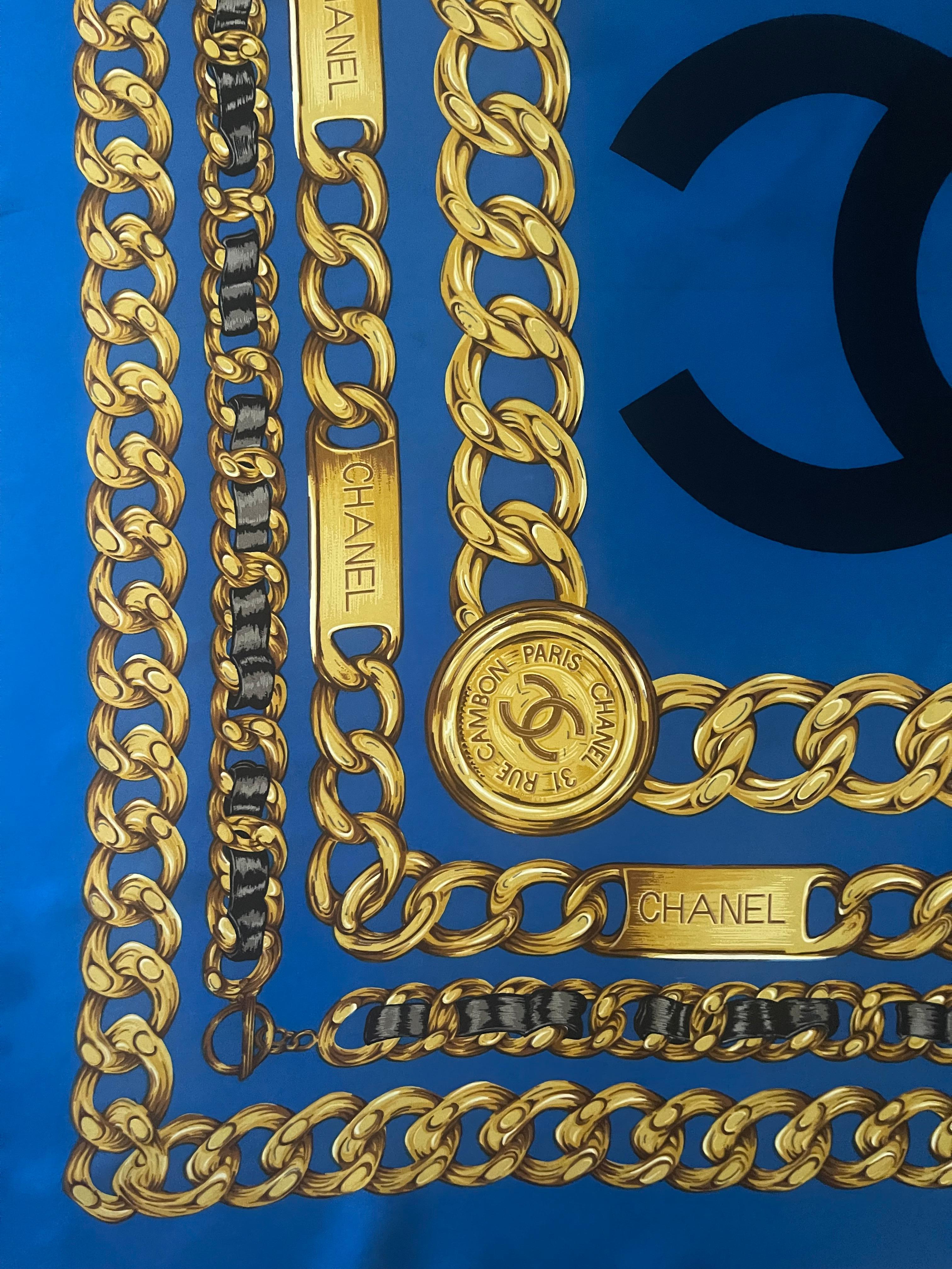 Sciarpa di seta a catena blu Chanel in vendita 1