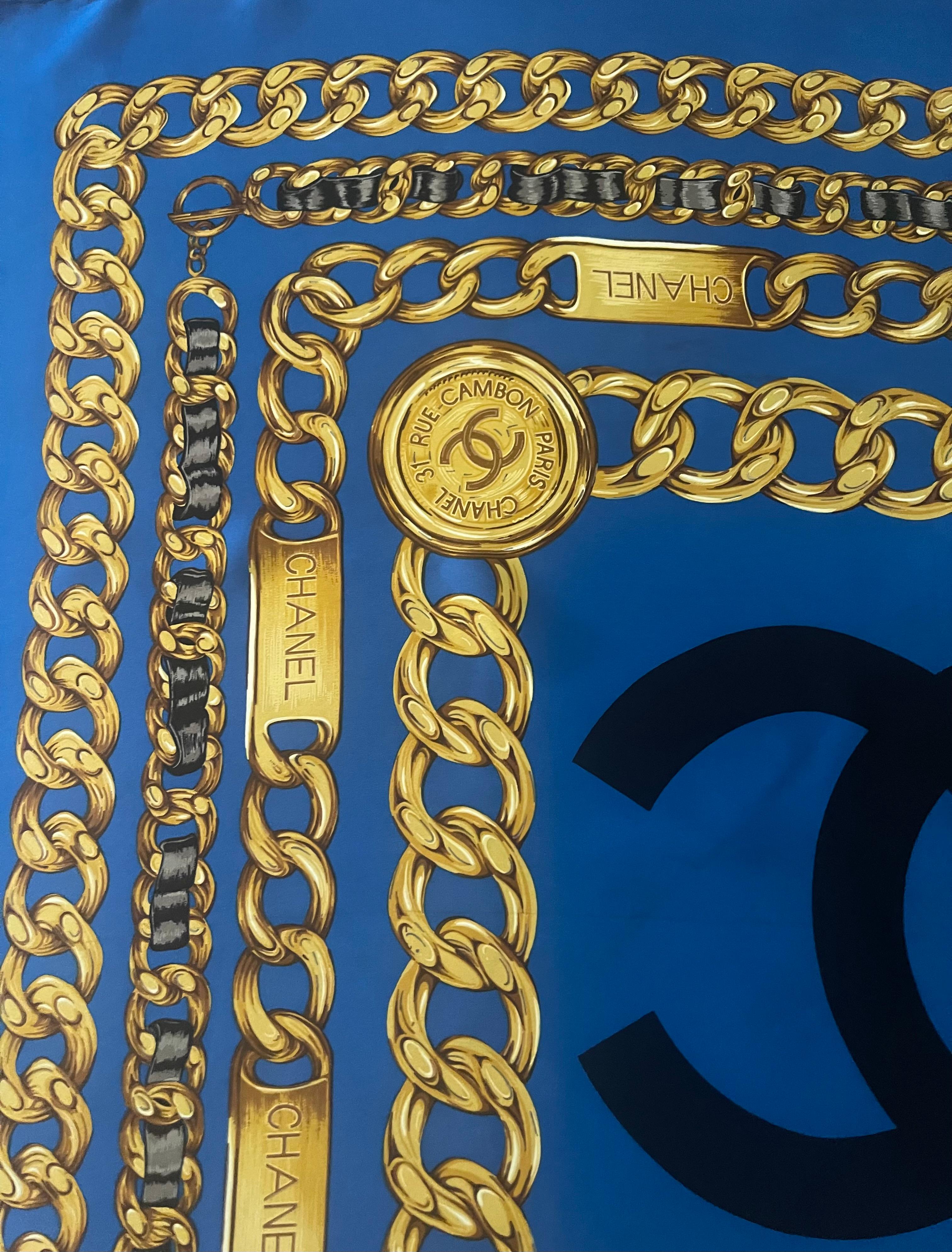Sciarpa di seta a catena blu Chanel in vendita 4