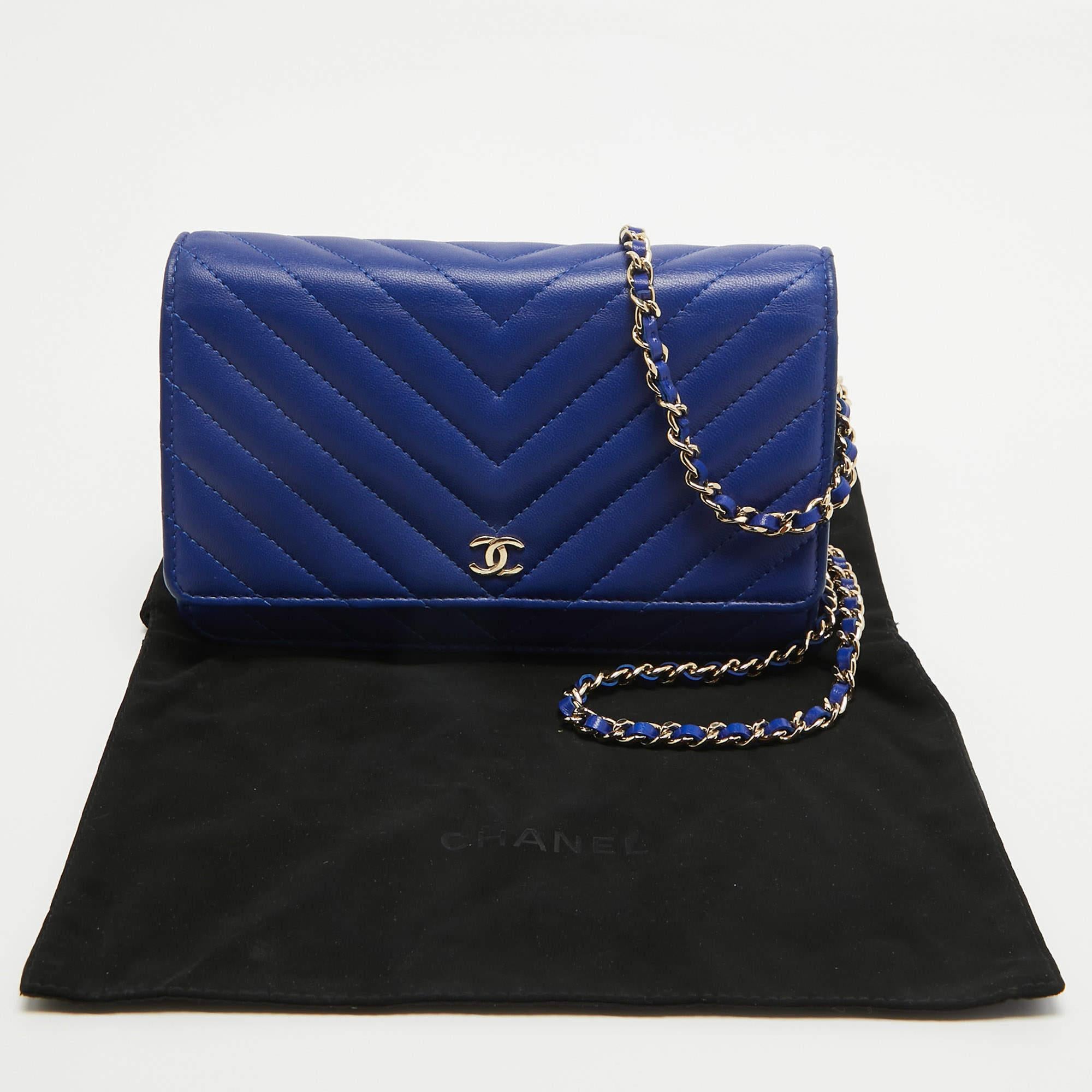 Chanel Blue Chevron Leather Classic Wallet on Chain For Sale 2