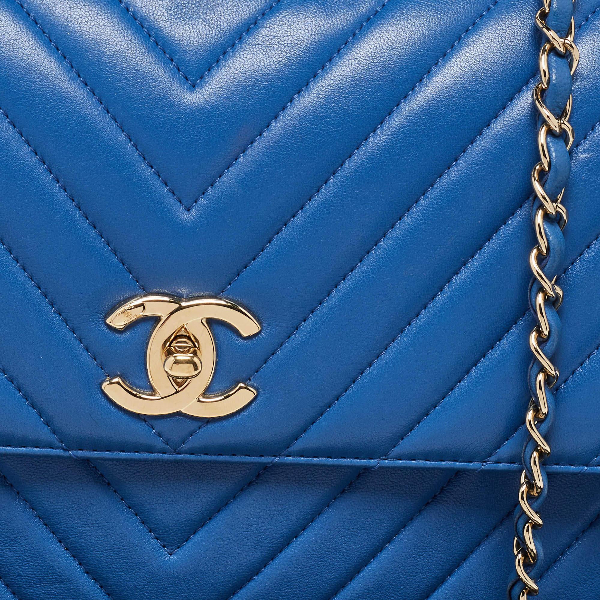 Chanel Blue Chevron Leather Medium Trendy CC Flap Bag For Sale 1