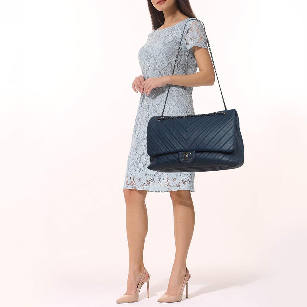 Chanel Blue Chevron Leather XXL Travel Flap Bag In New Condition For Sale In Dubai, Al Qouz 2