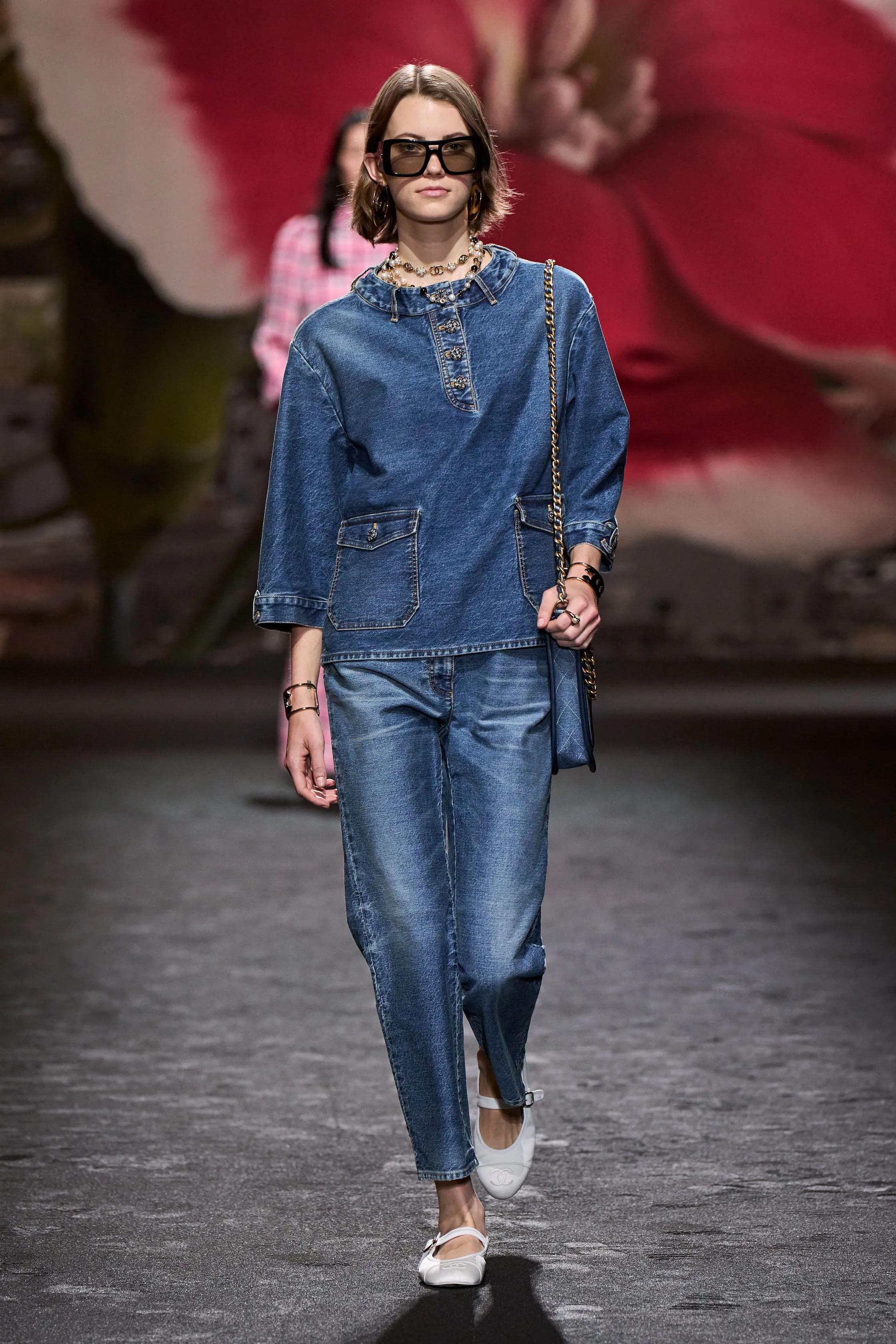 CHANEL blue cotton 24S WASHED DENIM Blouse Shirt 36 XS For Sale 6