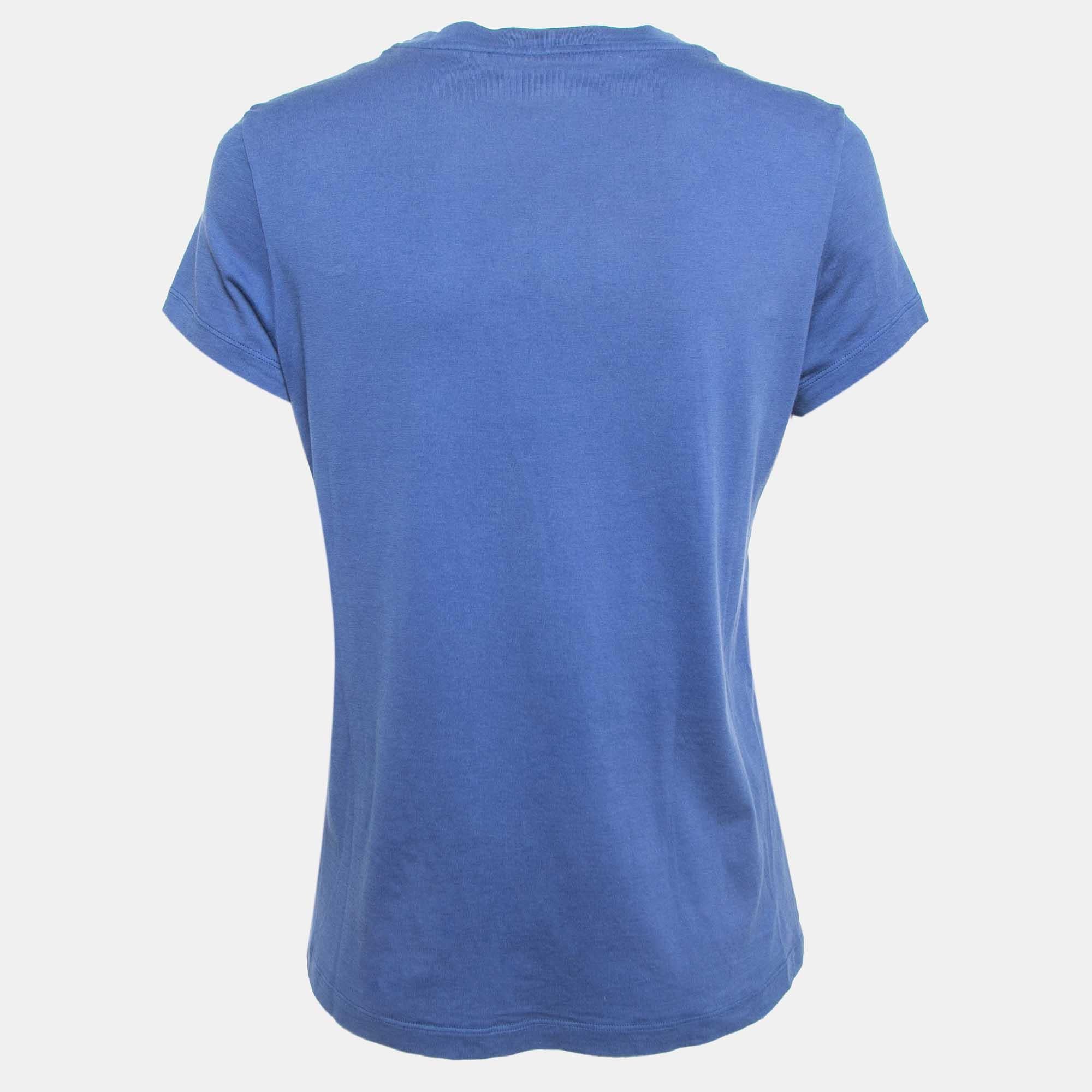 A perfect combination of comfort, luxury, and style, this designer t-shirt is a must-have piece! Made from quality materials, the creation can be styled with denim pants and sneakers for a cool look.

