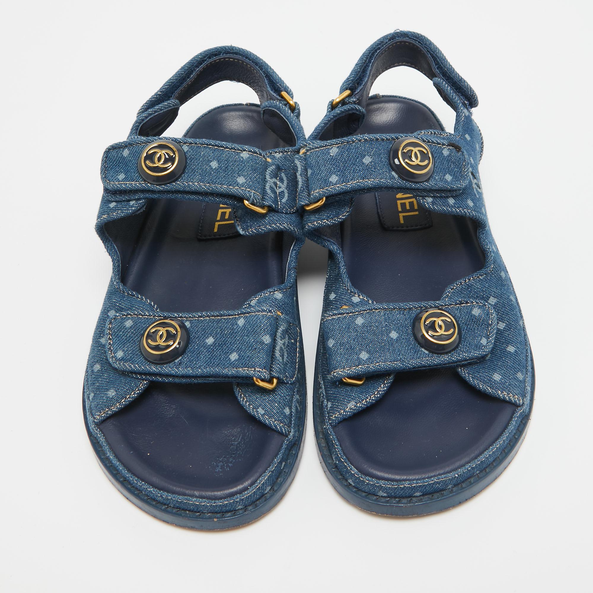 Wonderfully crafted shoes added with notable elements to fit well and pair perfectly with all your plans. Make these Chanel Dad sandals yours today!

