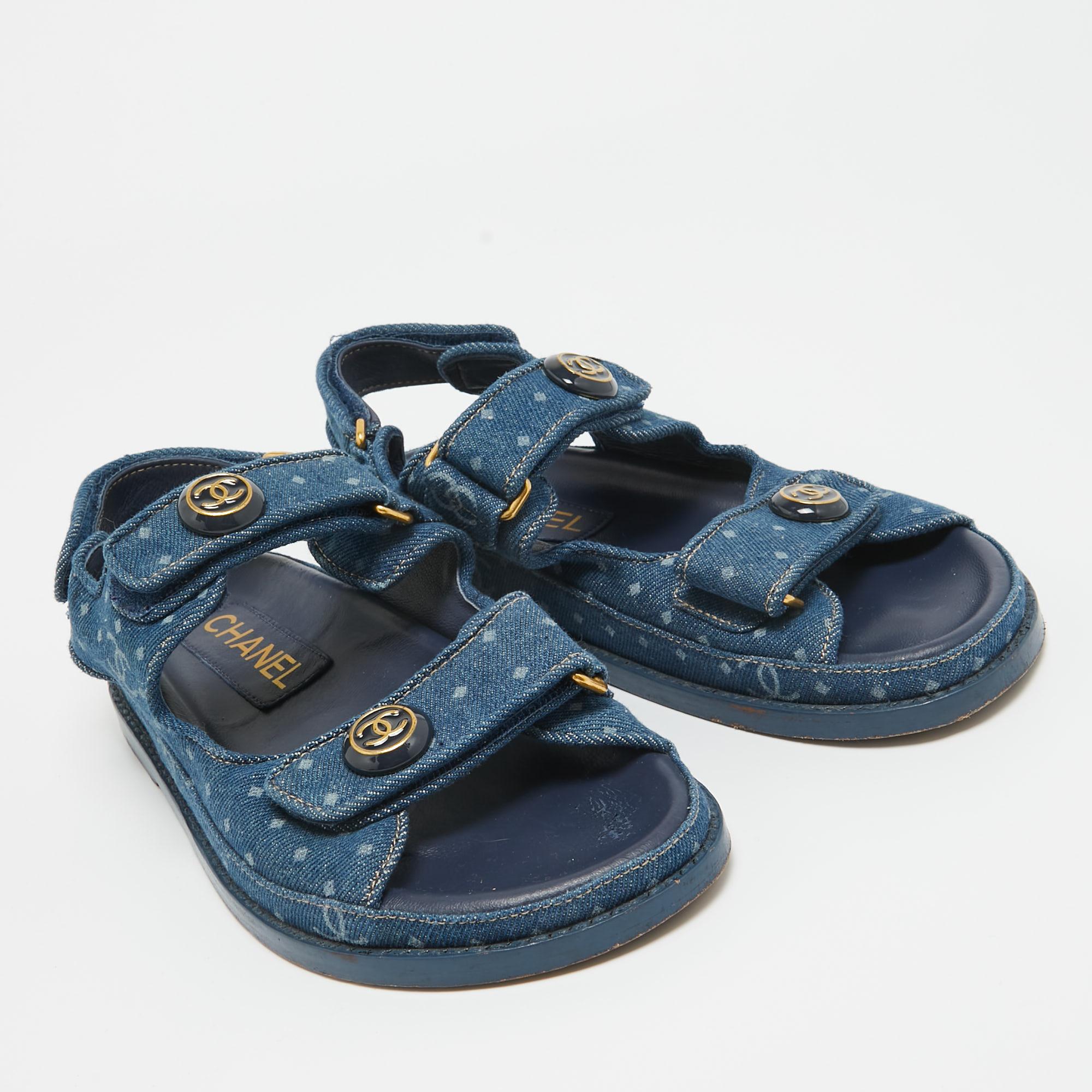 Chanel Blue Denim Dad Interlocking Slingback Sandals Size 36 In Good Condition In Dubai, Al Qouz 2