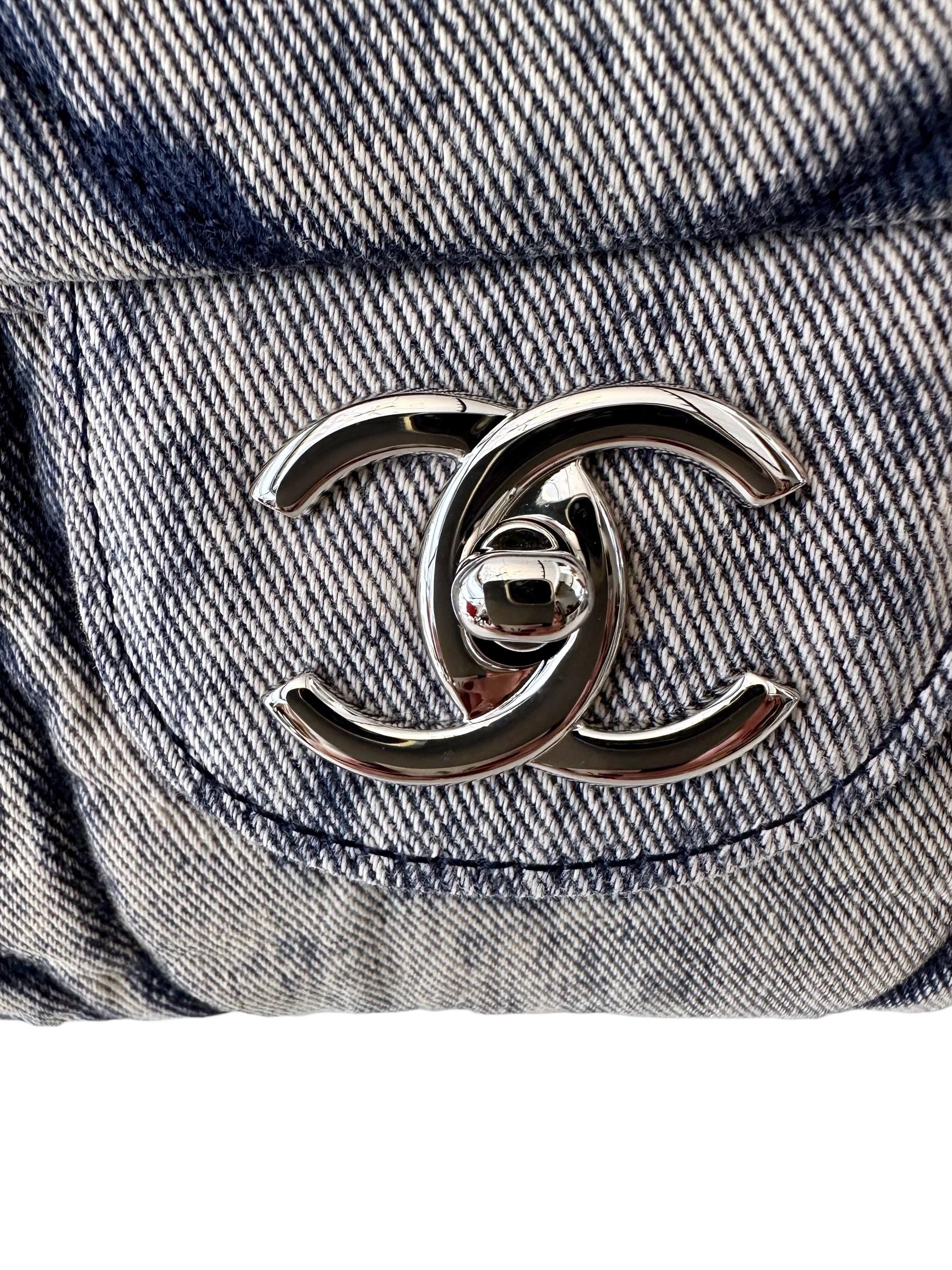 Chanel Blue Denim Embossed Timeless CC Flap Bag In Excellent Condition For Sale In Geneva, CH