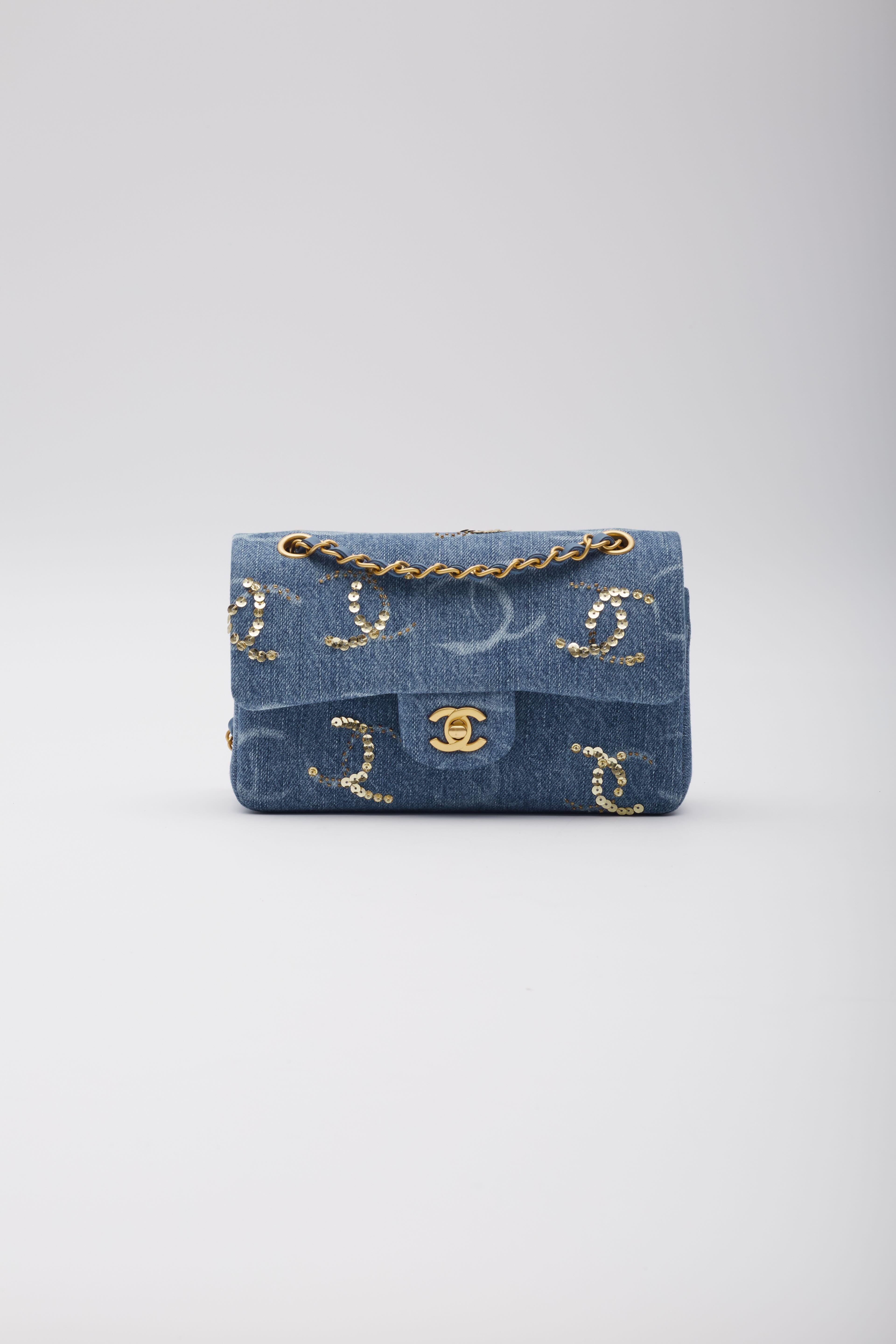 Chanel Blue Denim Sequin Cc Flap Bag 23B SMALL In Excellent Condition For Sale In Montreal, Quebec