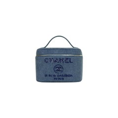 Chanel Blaue Denim-Schminktasche mit Pailletten Deauville