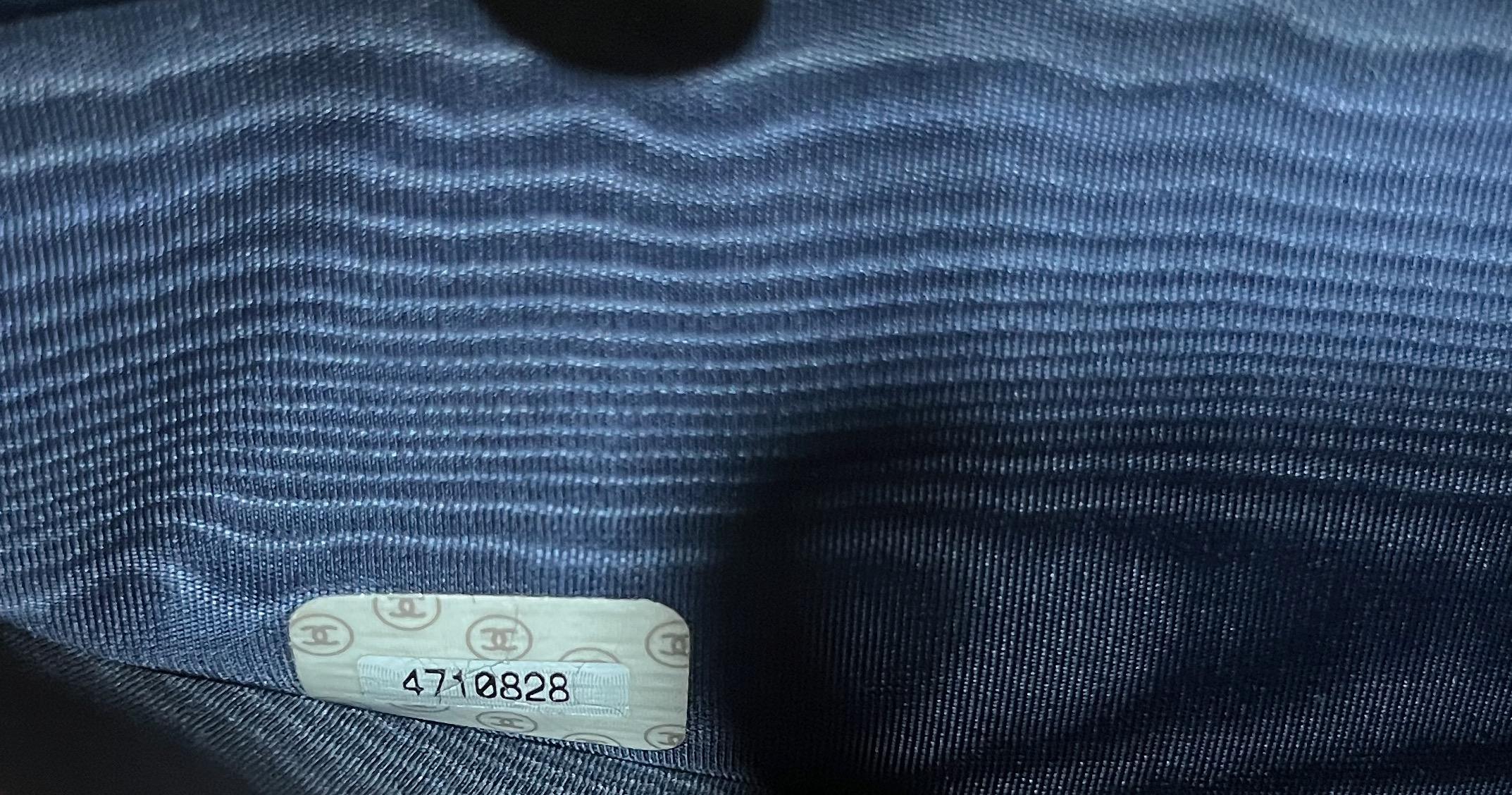 Chanel Portefeuille intemporel en denim bleu sur chaîne circa 1990 6