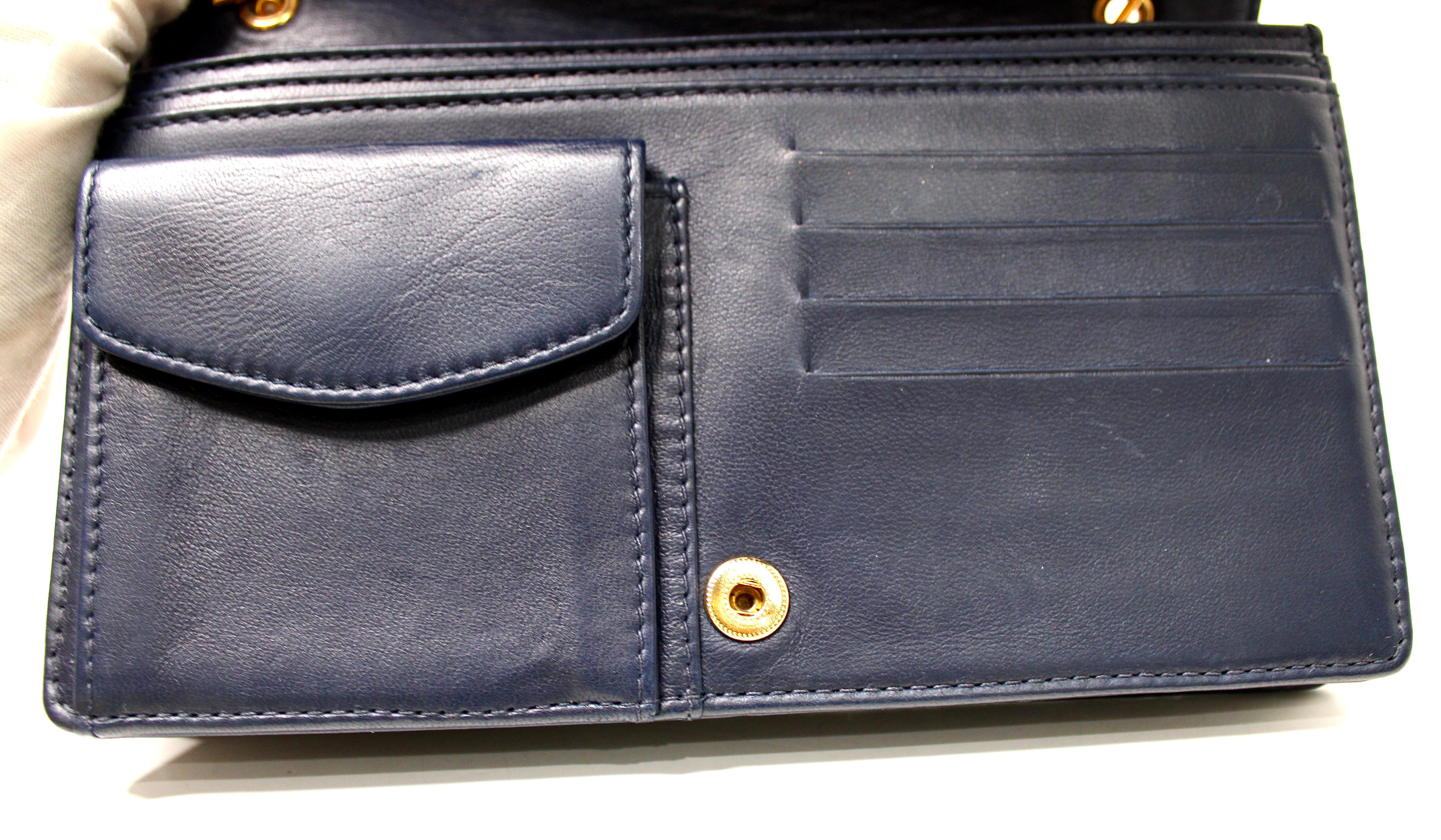 Chanel Portefeuille intemporel en denim bleu sur chaîne circa 1990 3