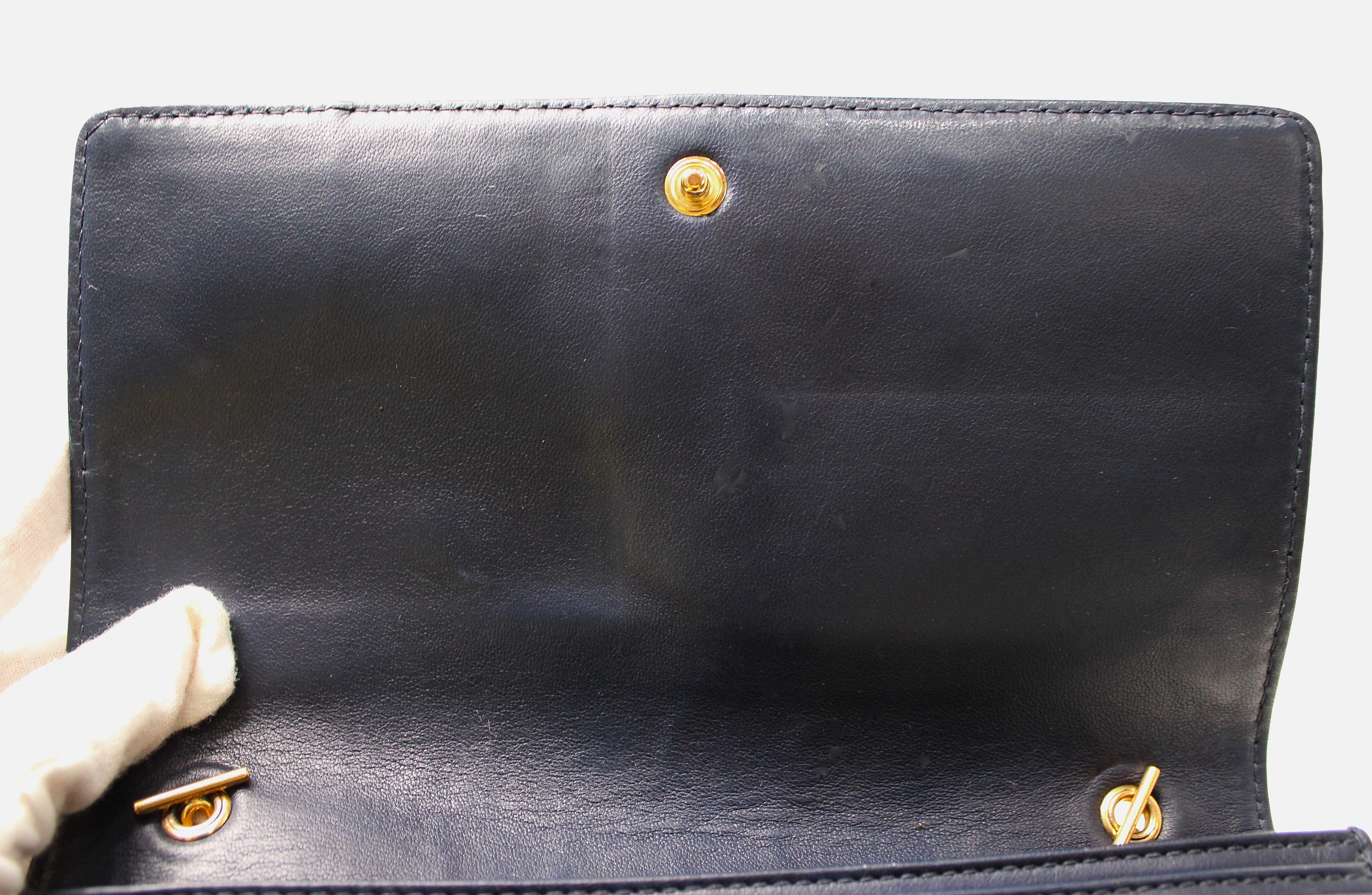 Chanel Portefeuille intemporel en denim bleu sur chaîne circa 1990 4