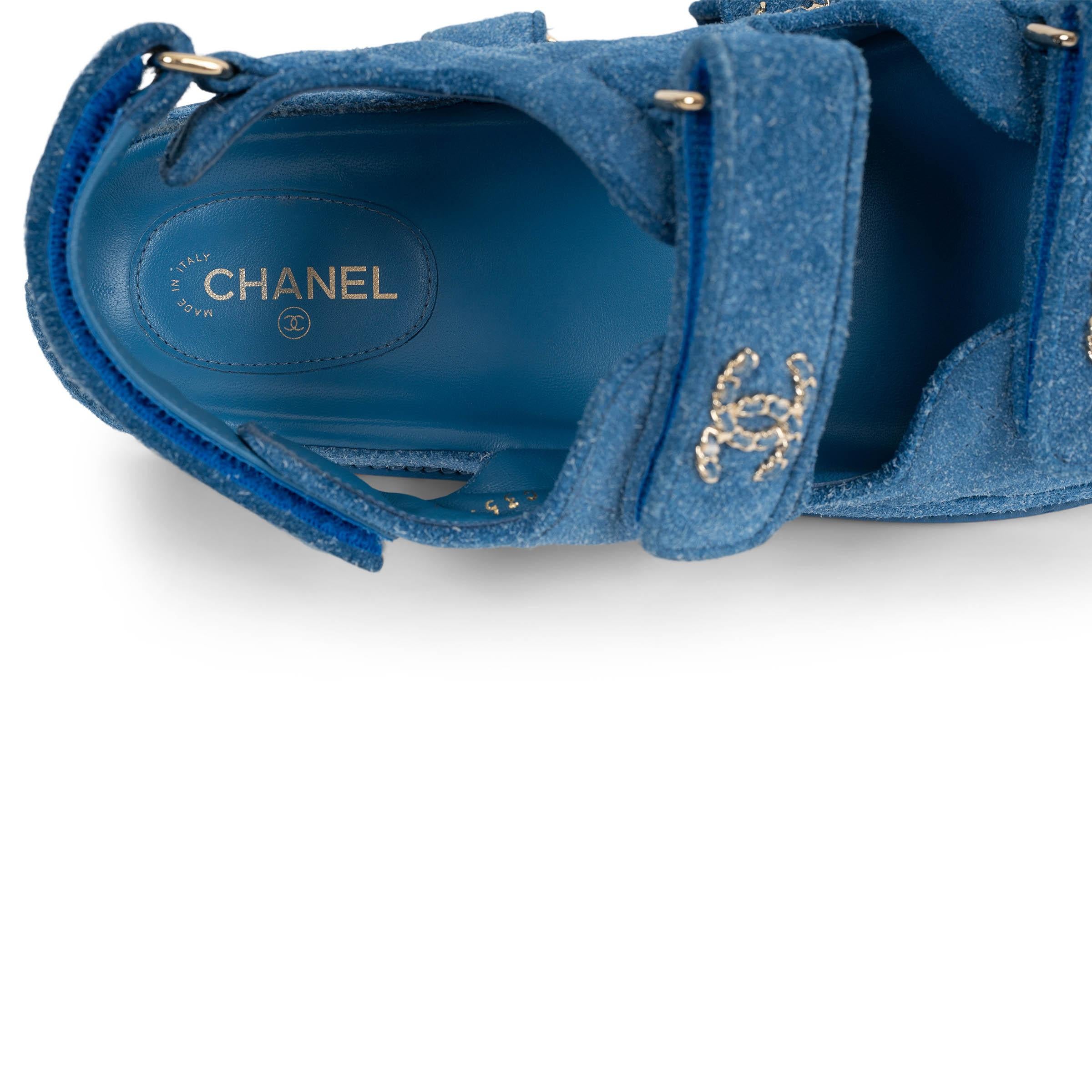 CHANEL en daim 21C DAD bleu Chaussures 38.5 en vente 3